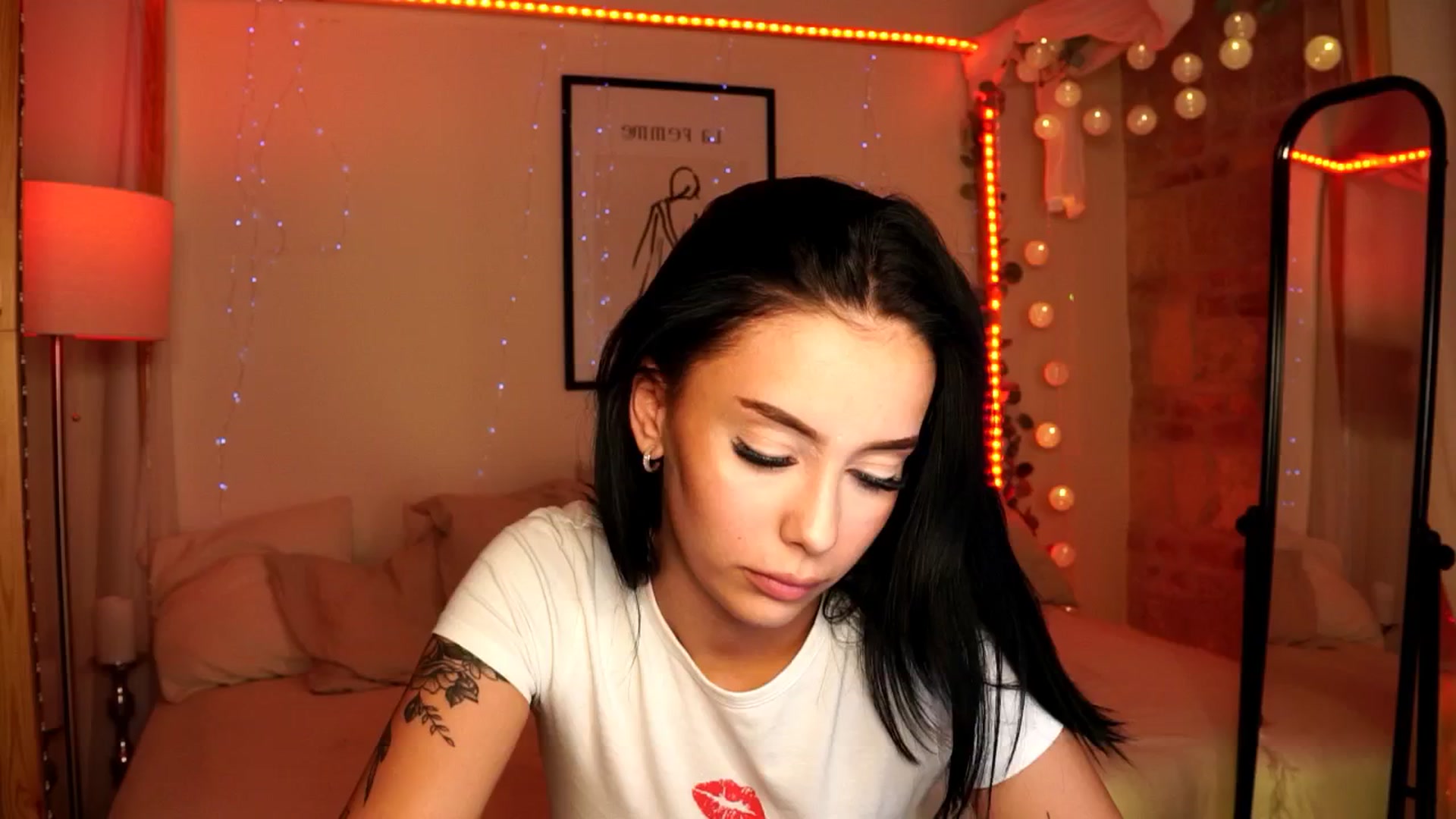 Gallery image thumbnail from Naomii18's myfreecams stream on, 05/30/2024, 22:28 image 2 of 20