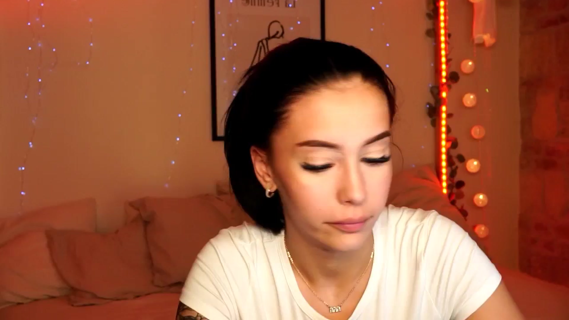 Gallery image thumbnail from Naomii18's myfreecams stream on, 05/30/2024, 23:03 image 1 of 20