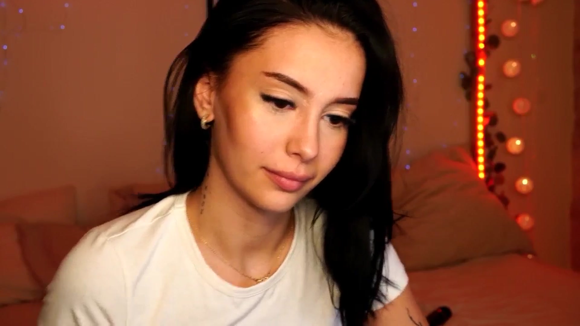 Gallery image thumbnail from Naomii18's myfreecams stream on, 05/30/2024, 23:03 image 8 of 20