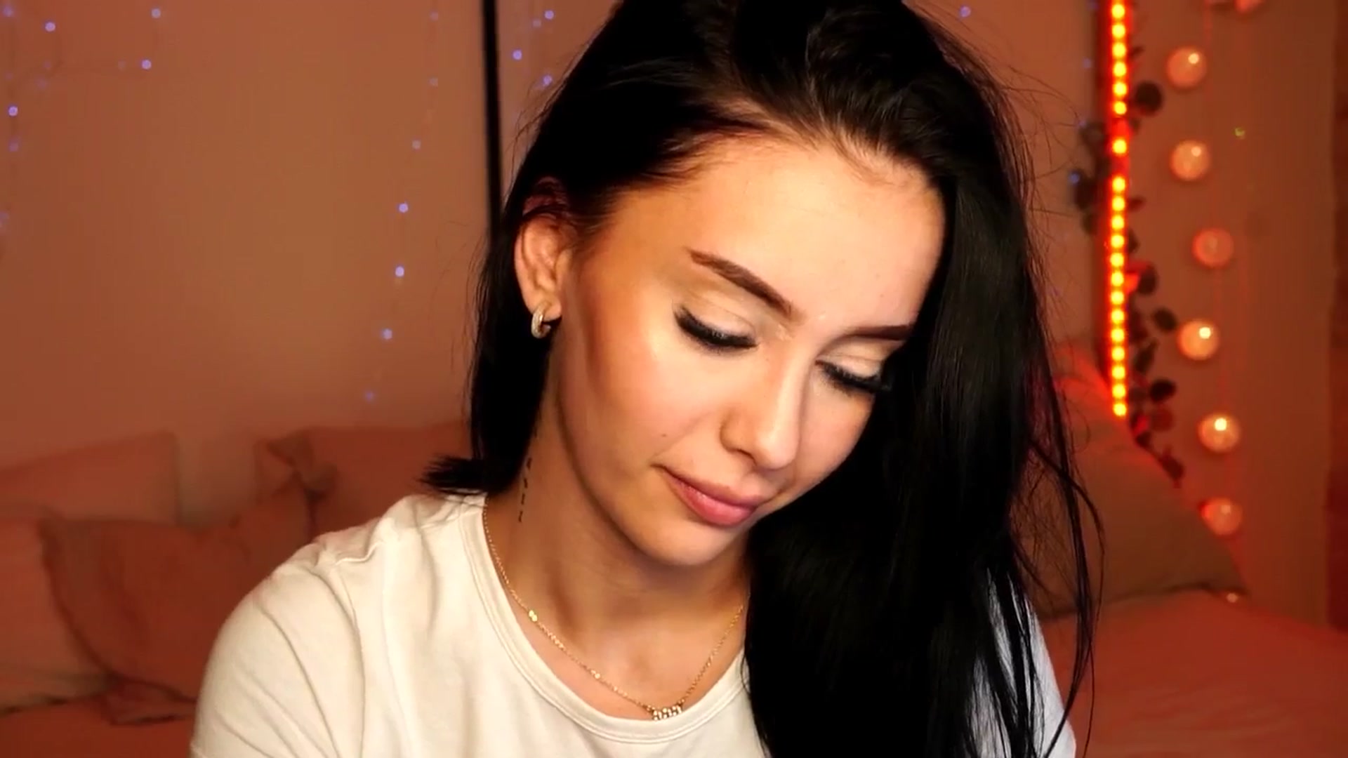 Gallery image thumbnail from Naomii18's myfreecams stream on, 05/30/2024, 23:03 image 12 of 20