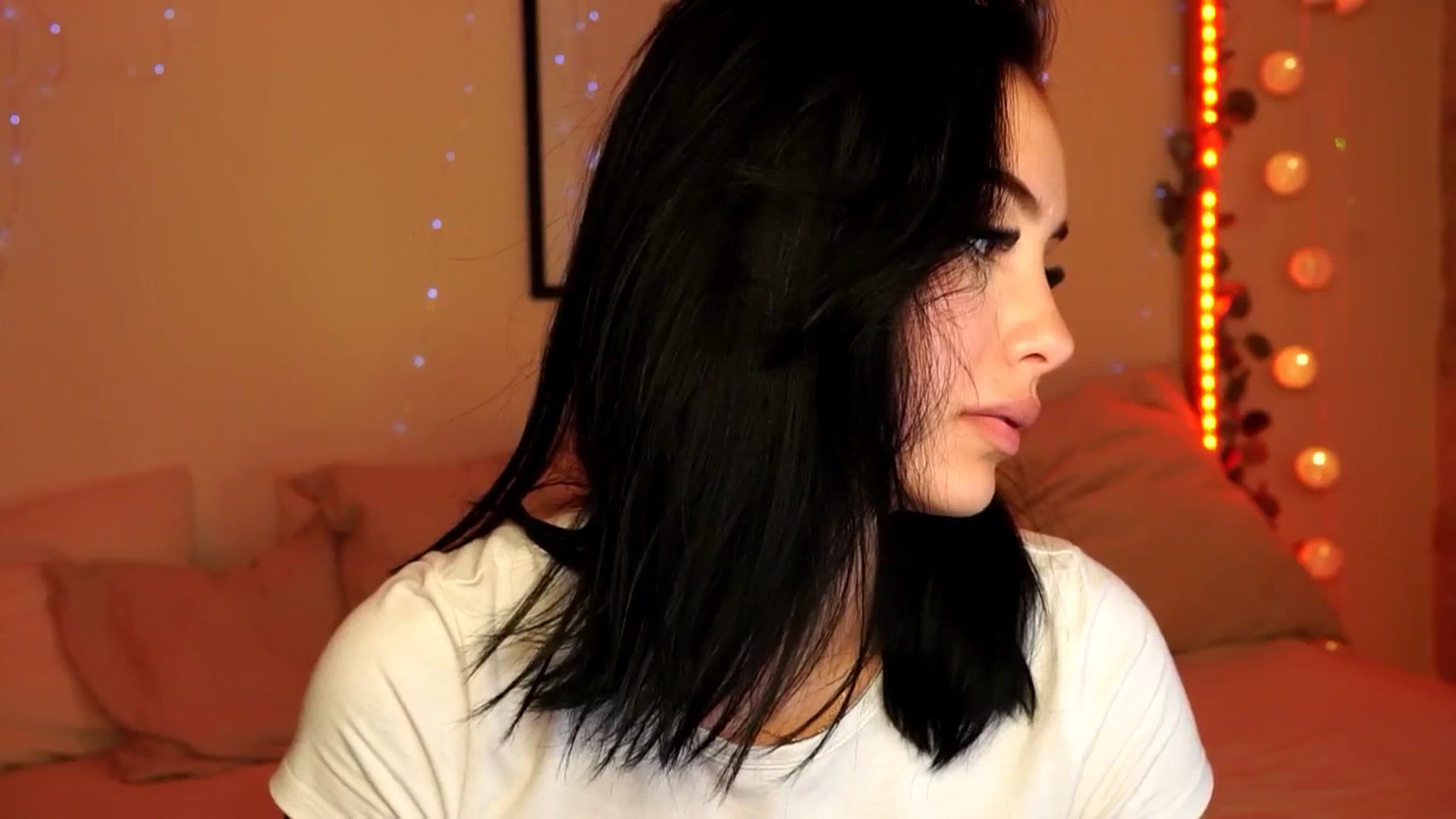 Gallery image thumbnail from Naomii18's myfreecams stream on, 05/30/2024, 23:03 image 14 of 20
