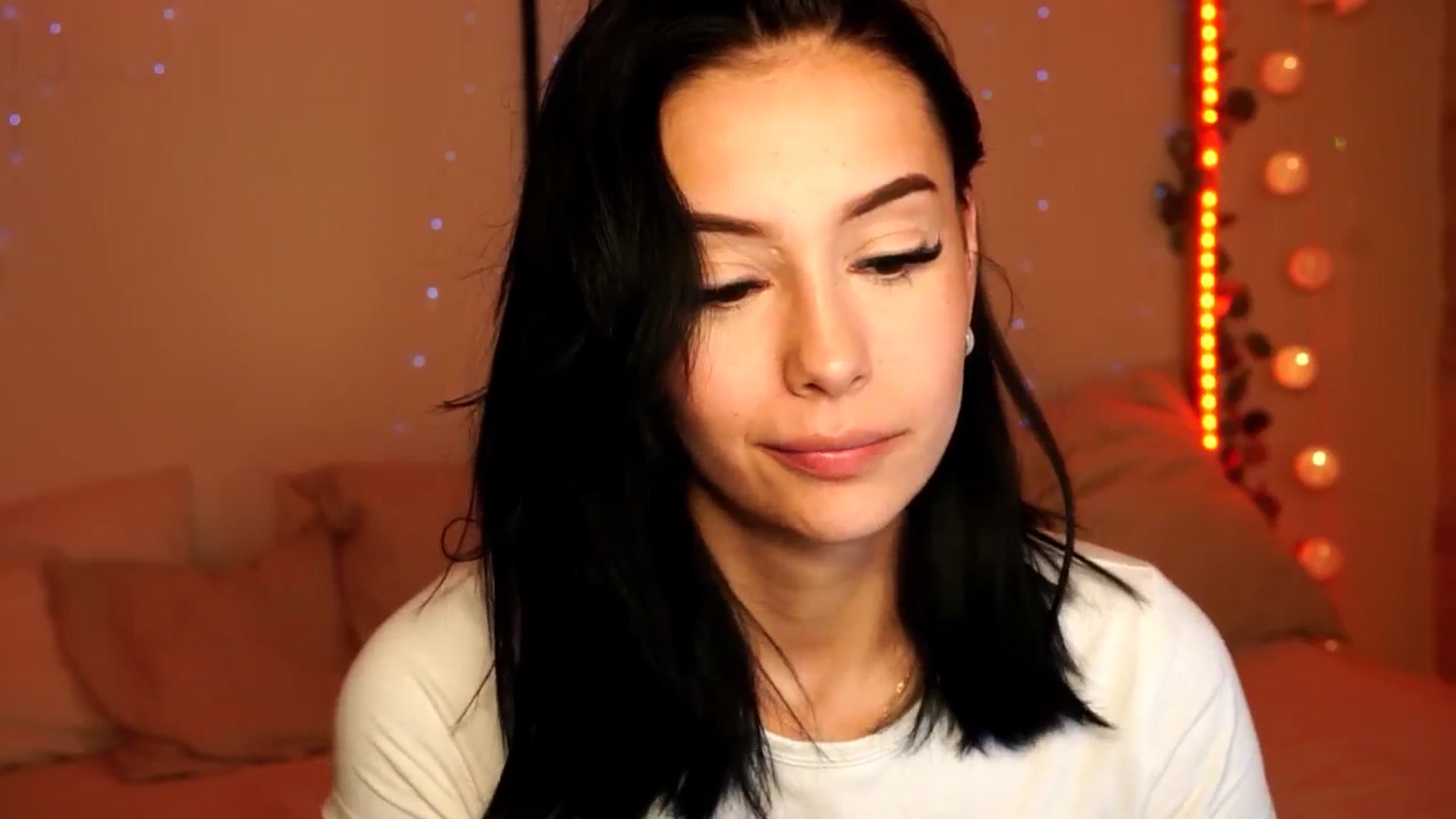 Gallery image thumbnail from Naomii18's myfreecams stream on, 05/30/2024, 23:03 image 18 of 20