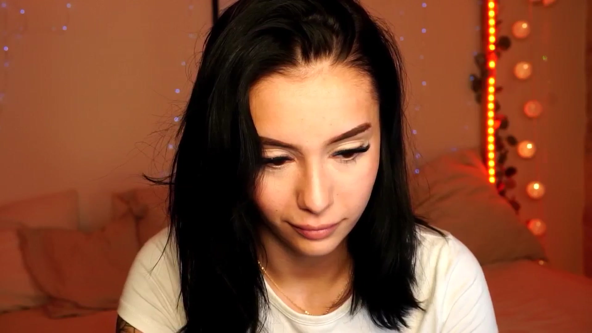 Gallery image thumbnail from Naomii18's myfreecams stream on, 05/30/2024, 23:03 image 16 of 20
