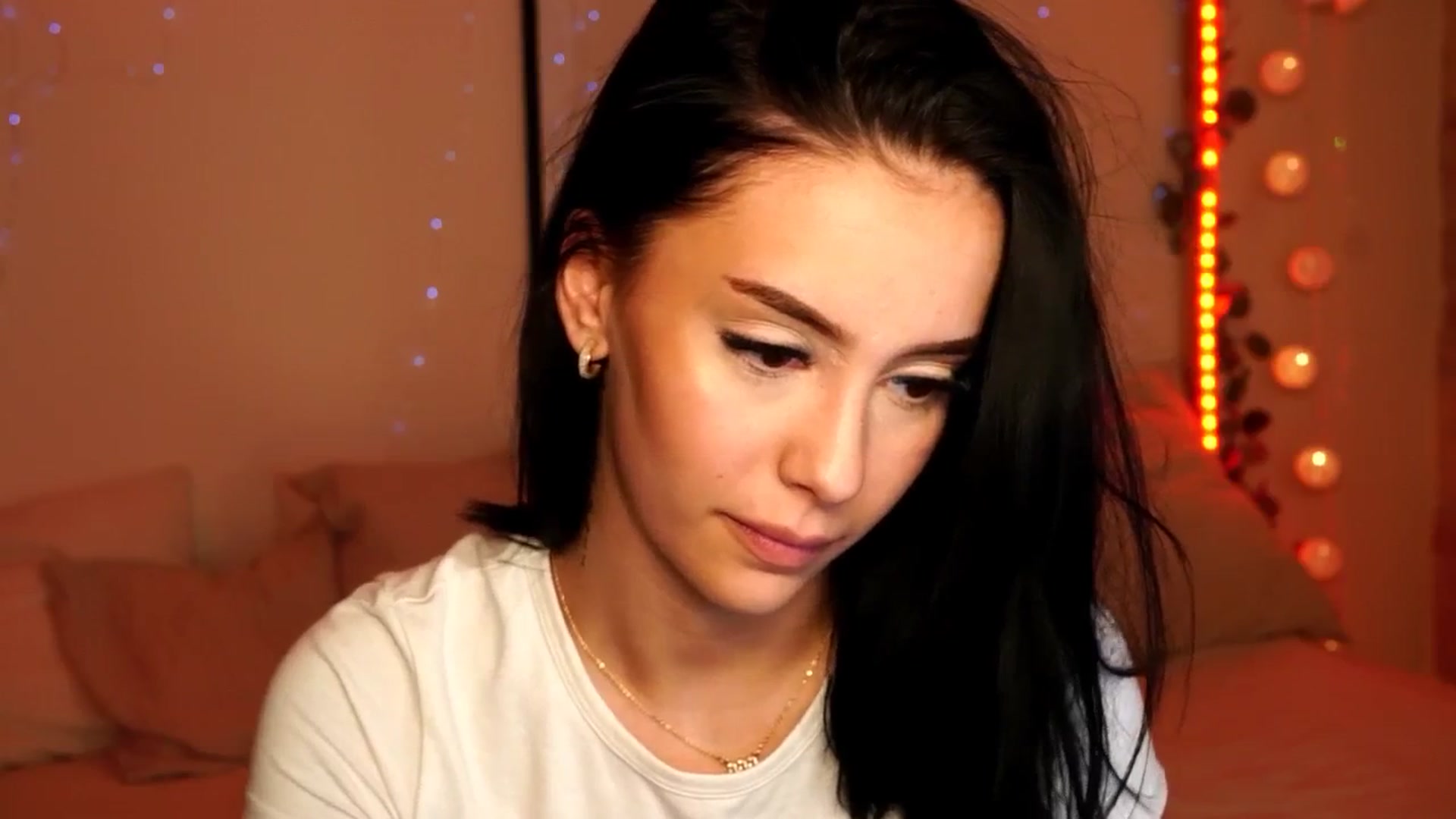 Gallery image thumbnail from Naomii18's myfreecams stream on, 05/30/2024, 23:03 image 13 of 20