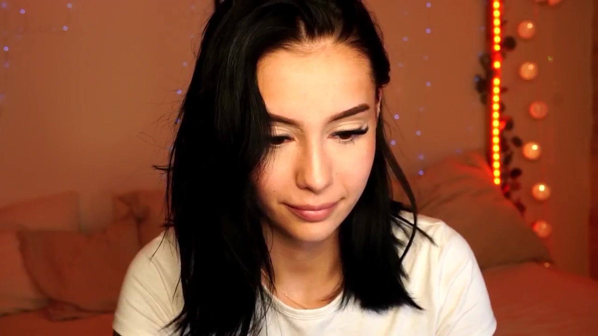 Gallery image thumbnail from Naomii18's myfreecams stream on, 05/30/2024, 23:03 image 17 of 20