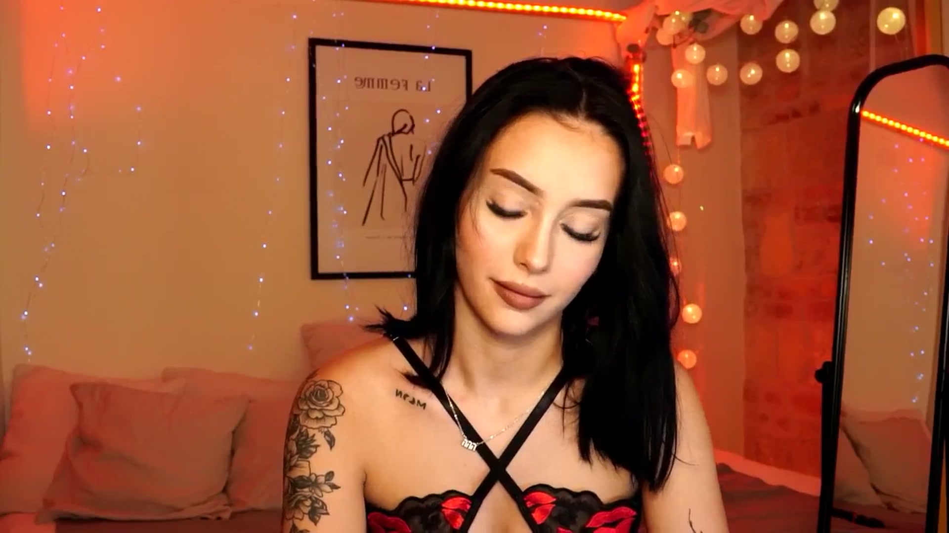 Gallery image thumbnail from Naomii18's myfreecams stream on, 05/31/2024, 20:04 image 10 of 20