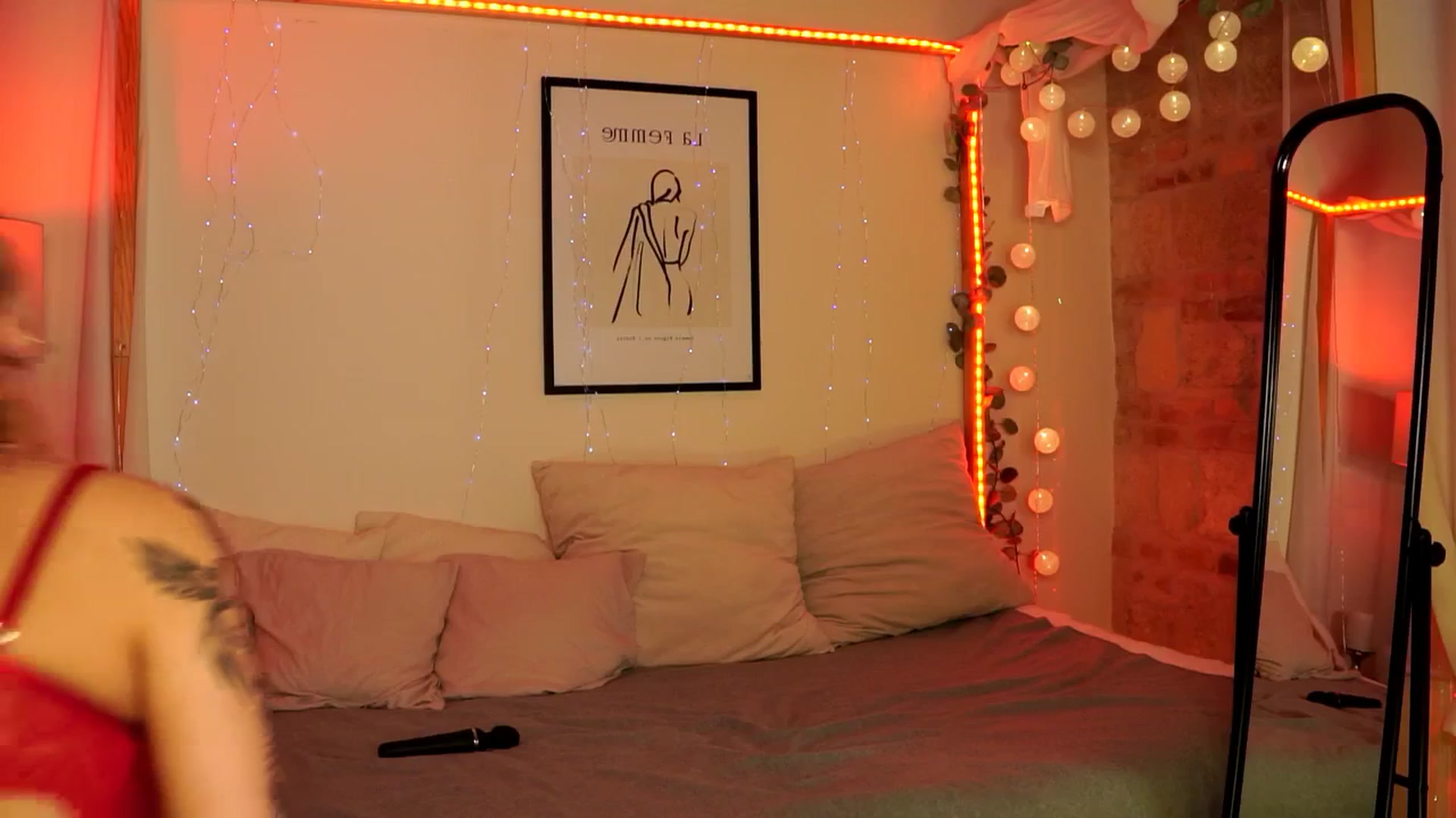 Gallery image thumbnail from Naomii18's myfreecams stream on, 06/01/2024, 12:53 image 20 of 20