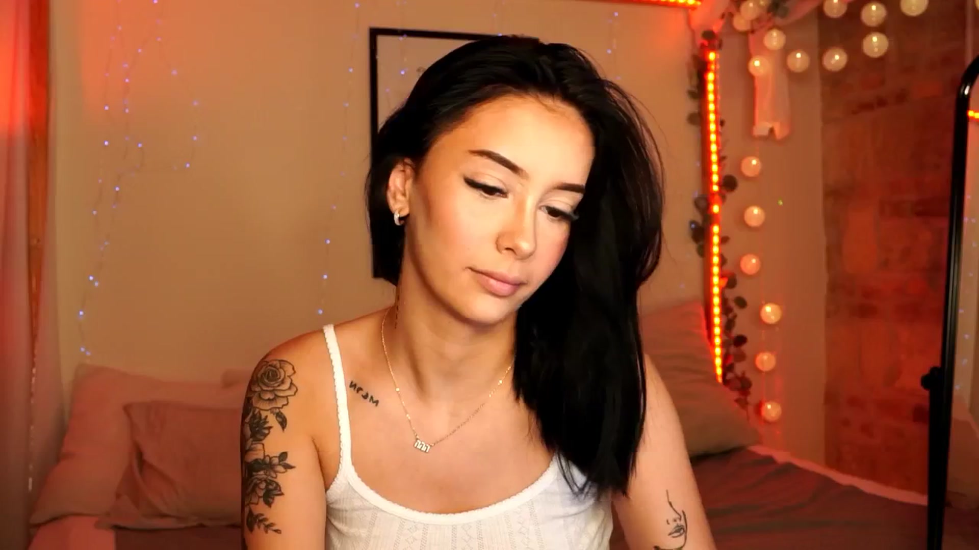 Gallery image thumbnail from Naomii18's myfreecams stream on, 06/01/2024, 12:53 image 8 of 20