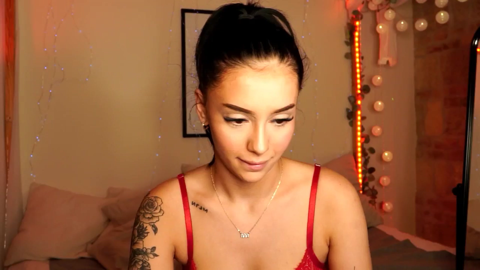 Gallery image thumbnail from Naomii18's myfreecams stream on, 06/01/2024, 14:44 image 15 of 20