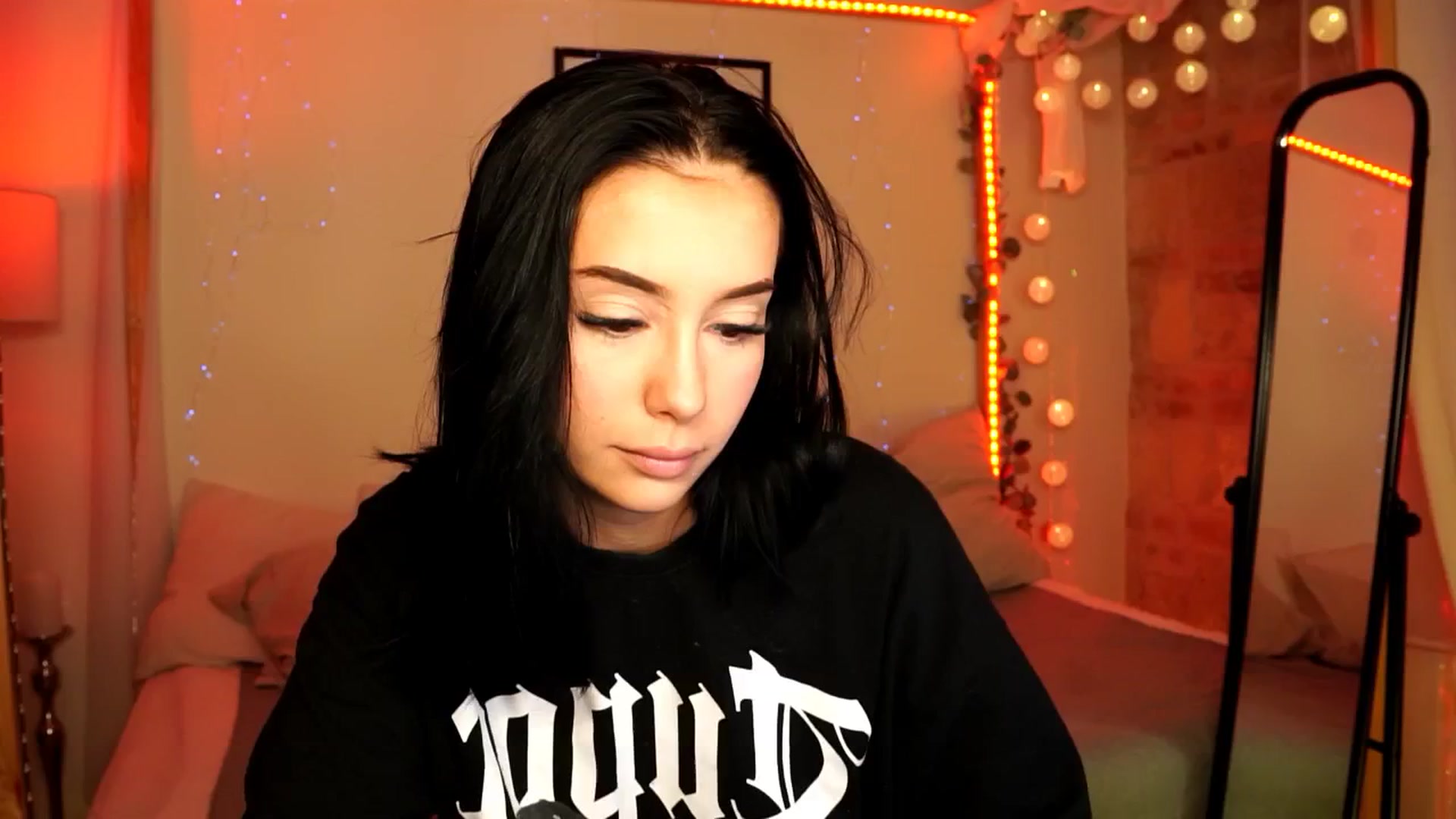 Gallery image thumbnail from Naomii18's myfreecams stream on, 06/01/2024, 17:24 image 2 of 20