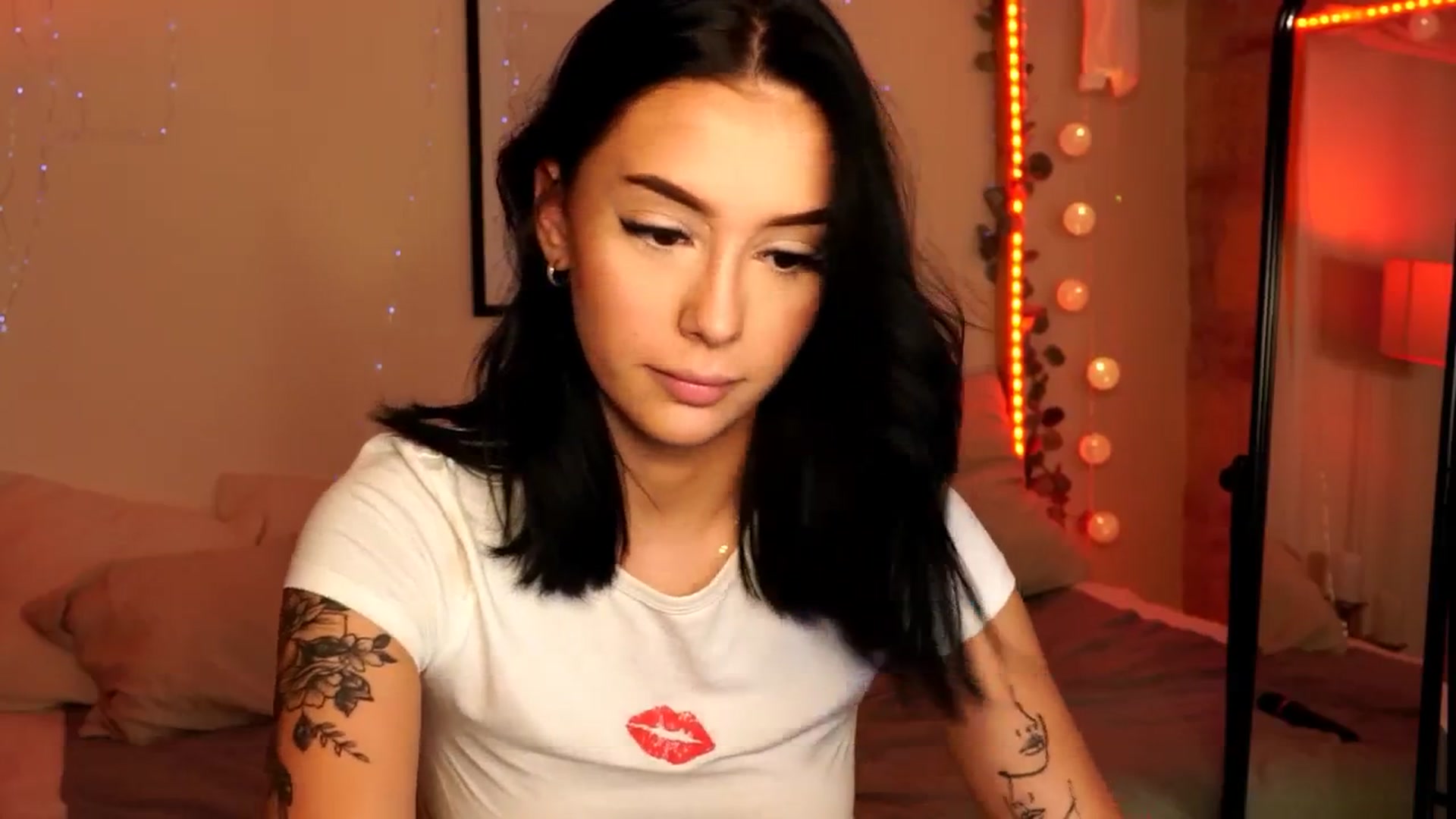 Gallery image thumbnail from Naomii18's myfreecams stream on, 06/02/2024, 14:08 image 19 of 20