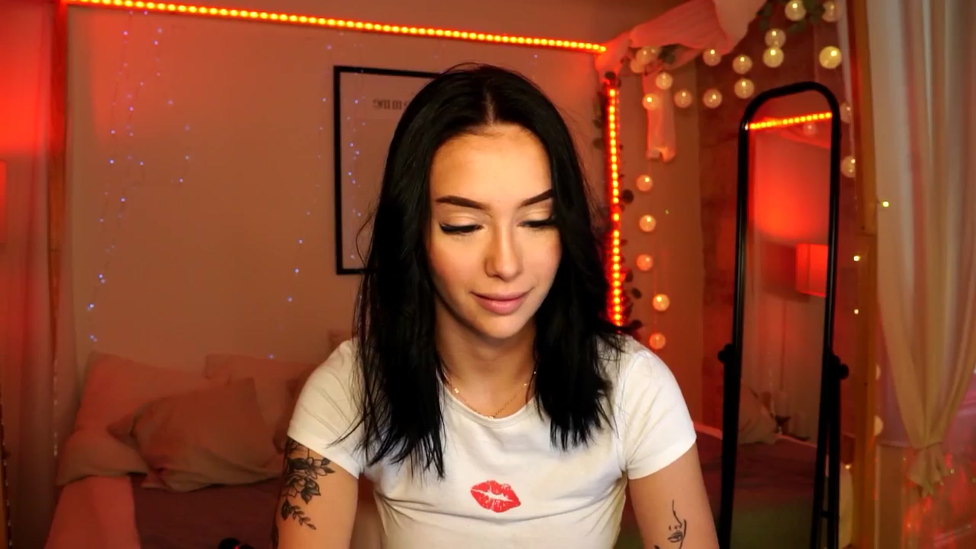 Gallery image thumbnail from Naomii18's myfreecams stream on, 06/02/2024, 14:08 image 10 of 20
