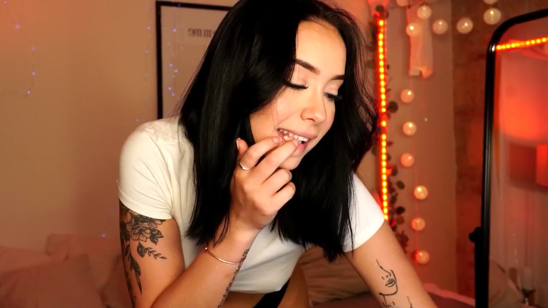 Gallery image thumbnail from Naomii18's myfreecams stream on, 06/02/2024, 14:08 image 5 of 20
