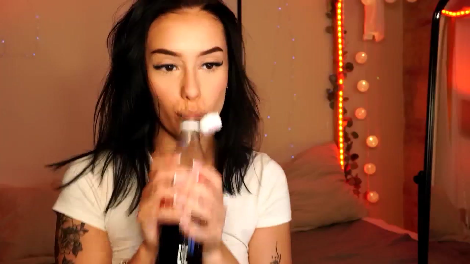 Gallery image thumbnail from Naomii18's myfreecams stream on, 06/02/2024, 16:56 image 9 of 20