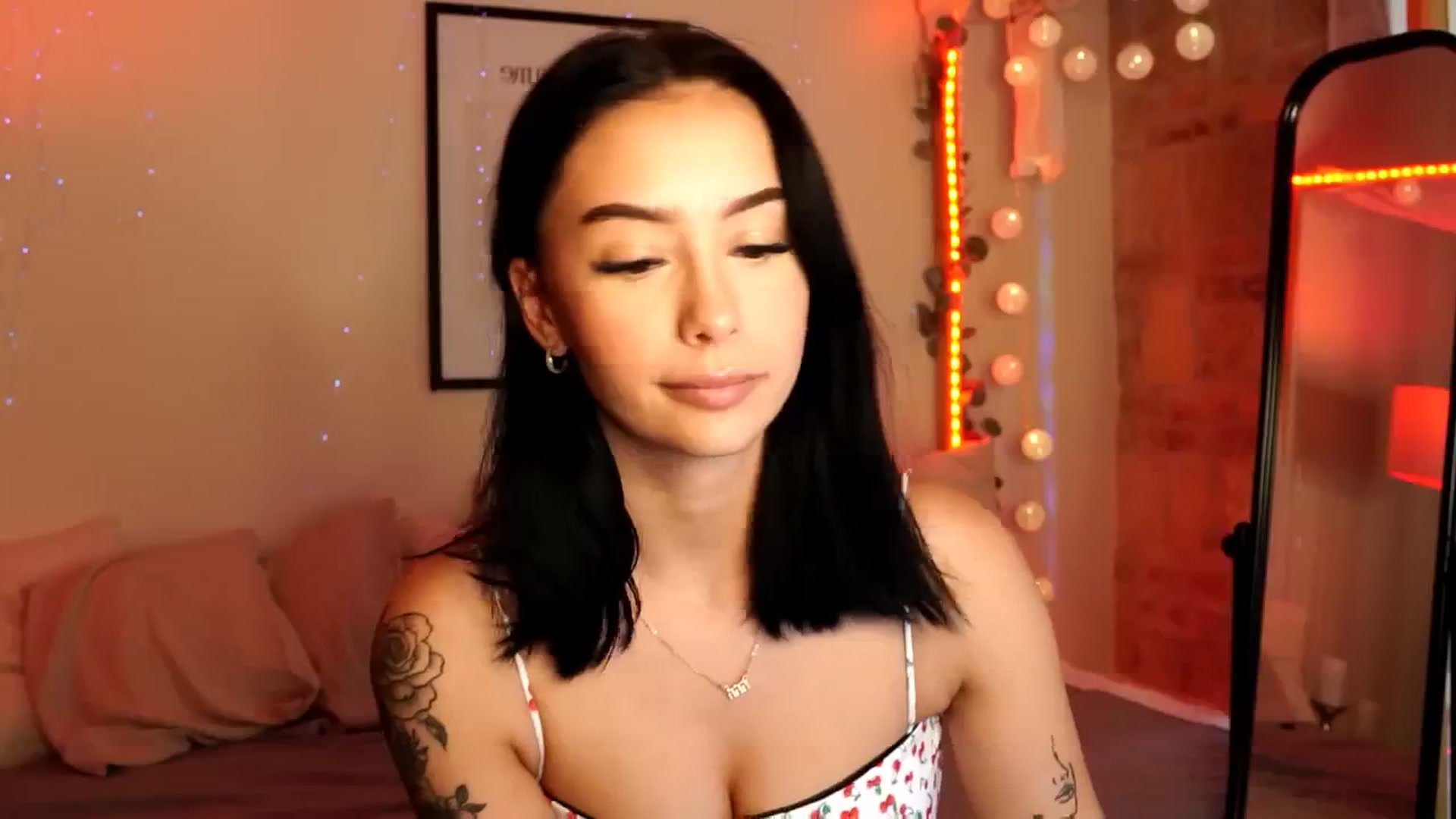 Gallery image thumbnail from Naomii18's myfreecams stream on, 06/04/2024, 12:23 image 18 of 20