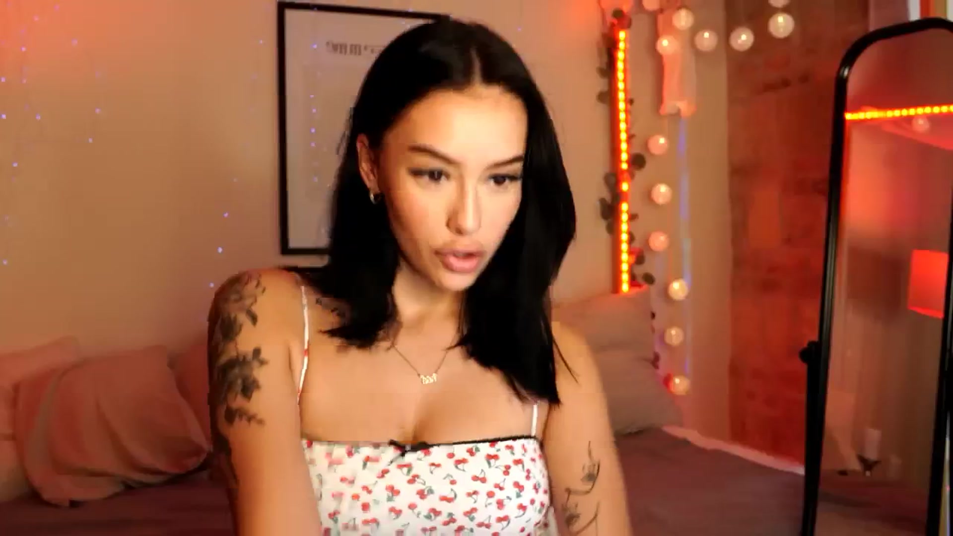 Gallery image thumbnail from Naomii18's myfreecams stream on, 06/04/2024, 12:23 image 17 of 20