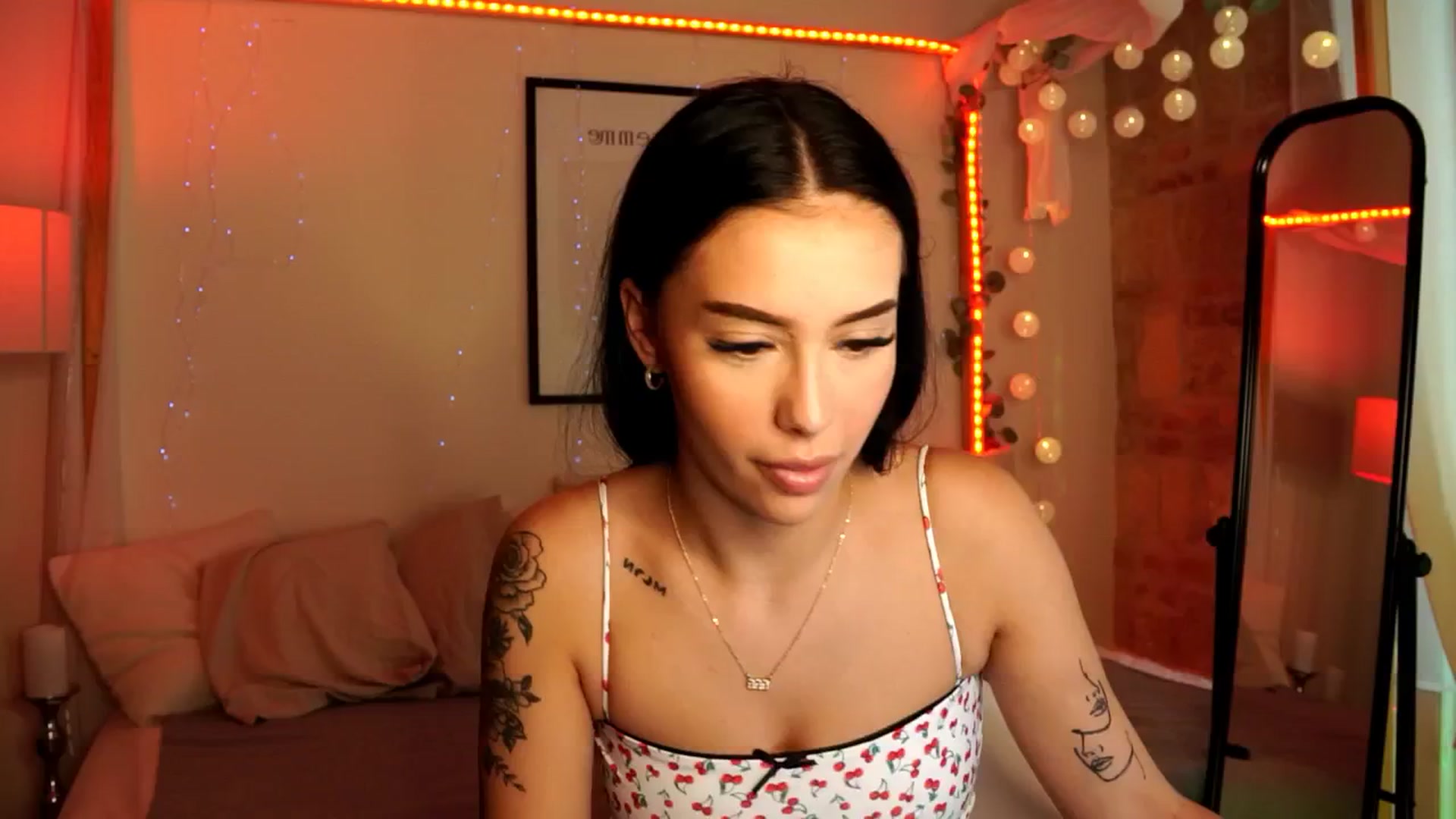 Gallery image thumbnail from Naomii18's myfreecams stream on, 06/04/2024, 12:23 image 1 of 20