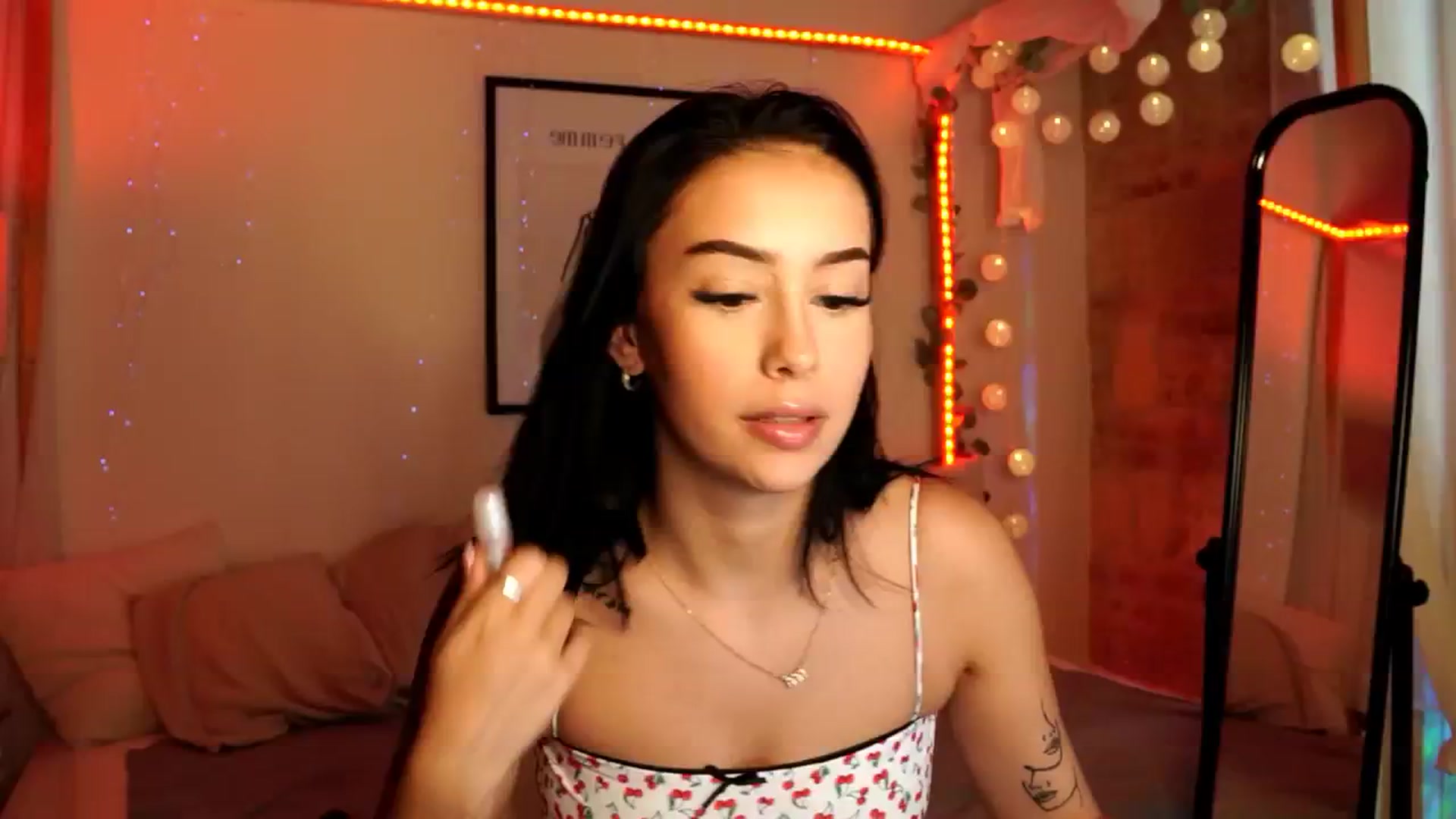 Gallery image thumbnail from Naomii18's myfreecams stream on, 06/04/2024, 14:39 image 1 of 20