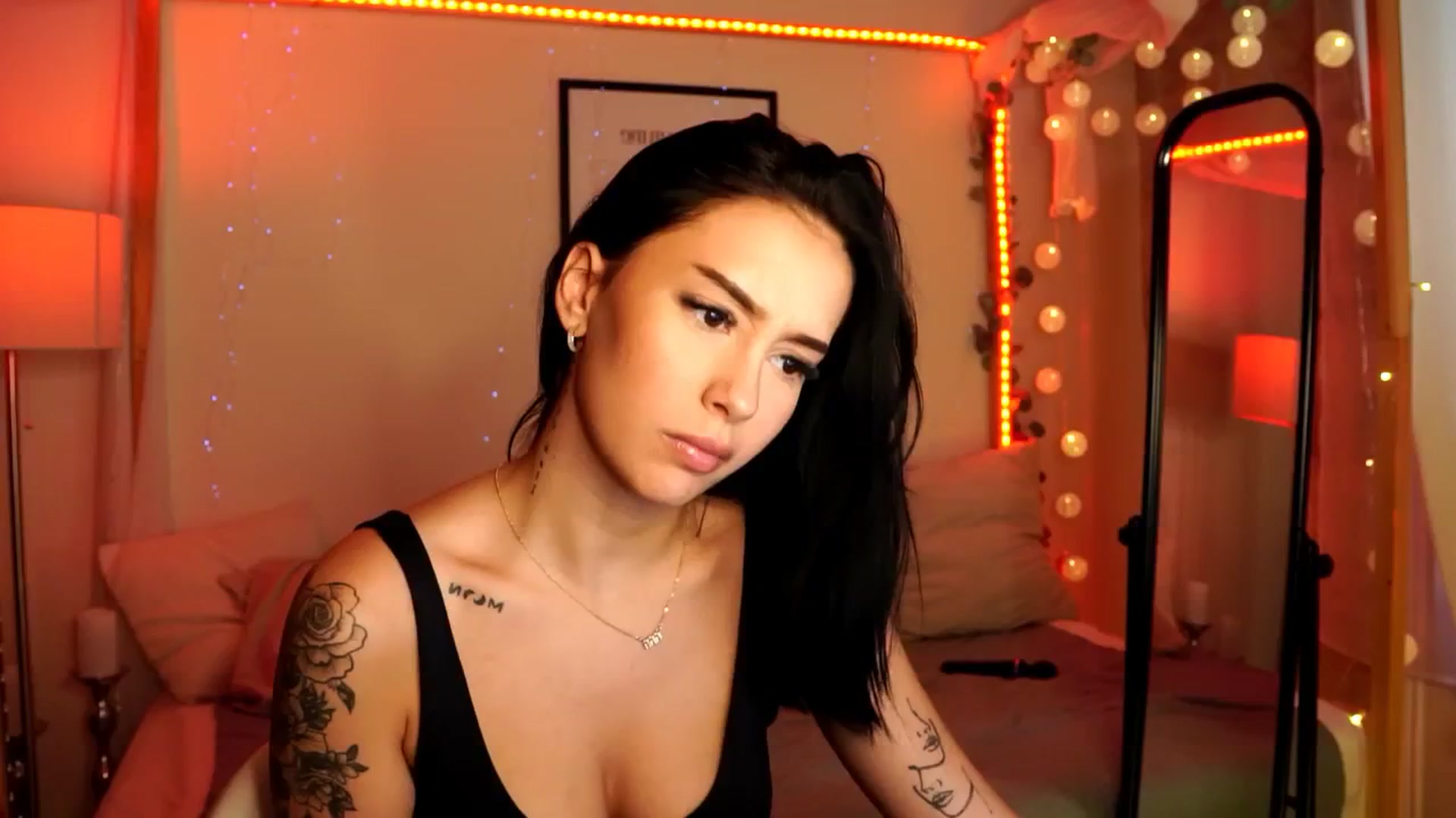 Gallery image thumbnail from Naomii18's myfreecams stream on, 06/04/2024, 15:36 image 19 of 20