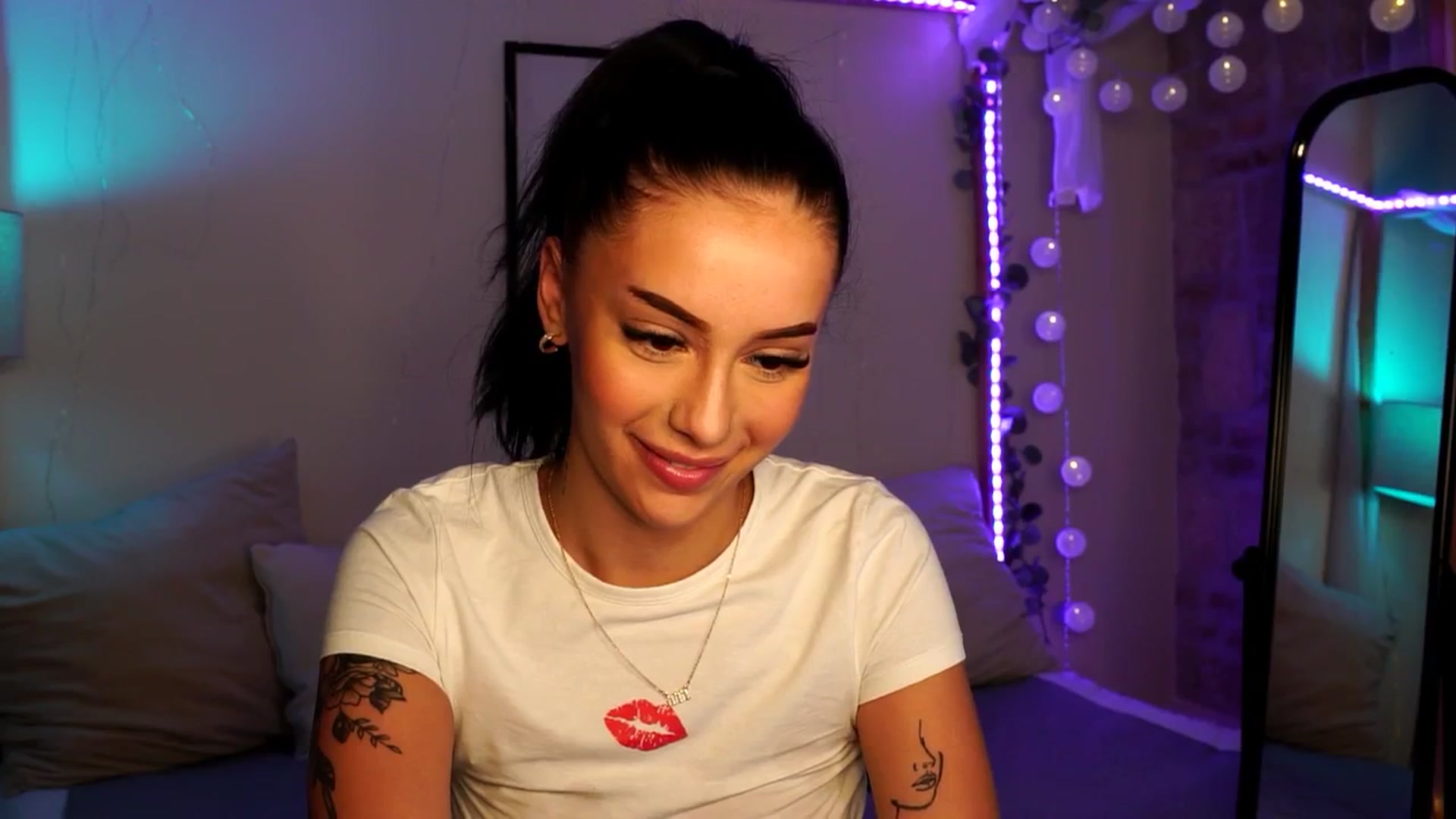 Gallery image thumbnail from Naomii18's myfreecams stream on, 06/05/2024, 16:09 image 8 of 20