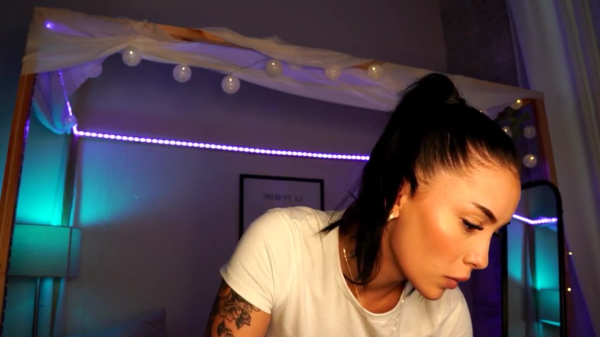 Gallery image thumbnail from Naomii18's myfreecams stream on, 06/05/2024, 16:09 image 14 of 20