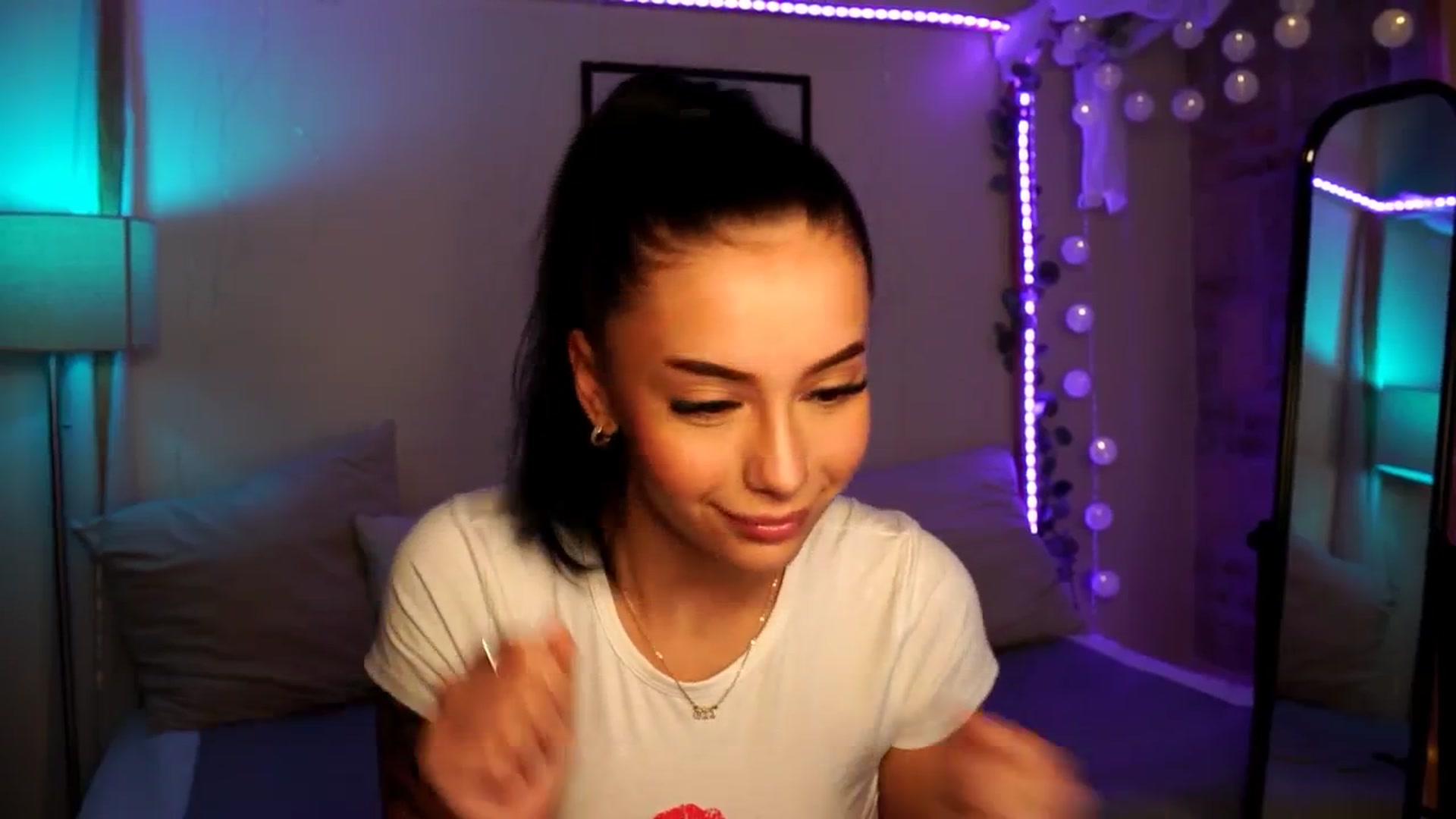 Gallery image thumbnail from Naomii18's myfreecams stream on, 06/05/2024, 16:09 image 16 of 20