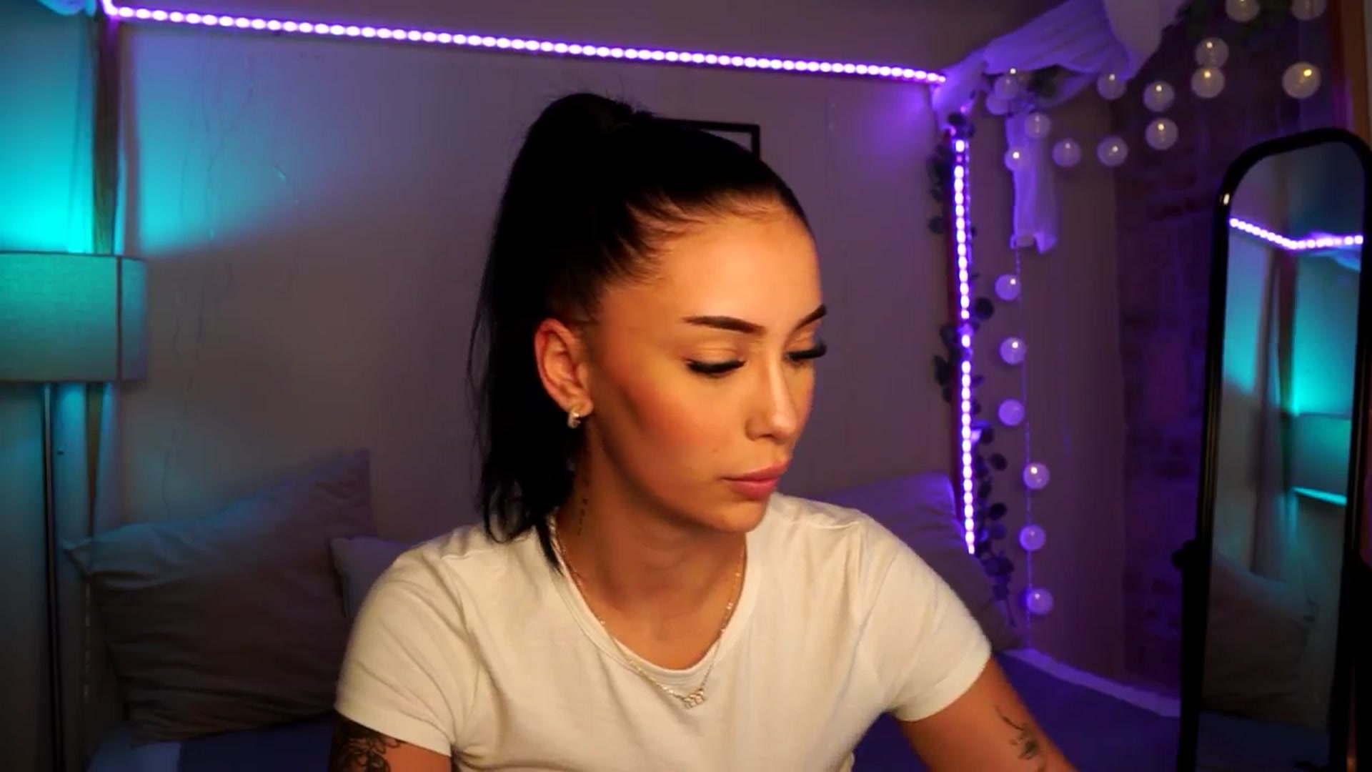 Gallery image thumbnail from Naomii18's myfreecams stream on, 06/05/2024, 16:09 image 15 of 20