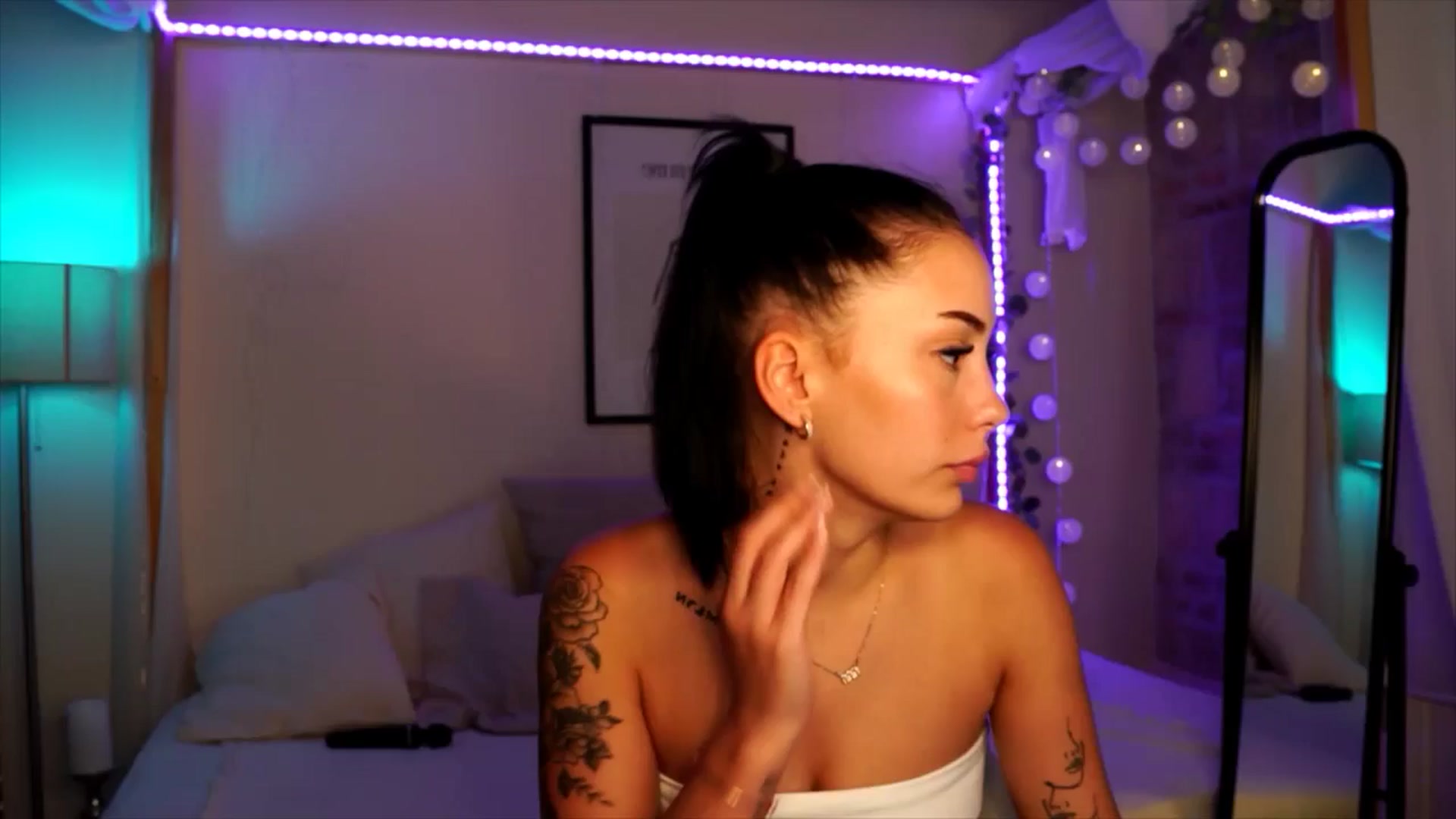 Gallery image thumbnail from Naomii18's myfreecams stream on, 06/07/2024, 16:40 image 1 of 20