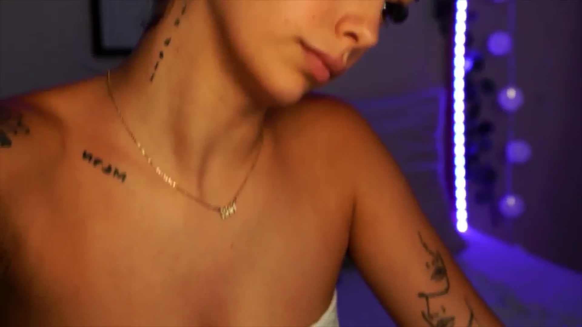 Gallery image thumbnail from Naomii18's myfreecams stream on, 06/07/2024, 16:40 image 17 of 20