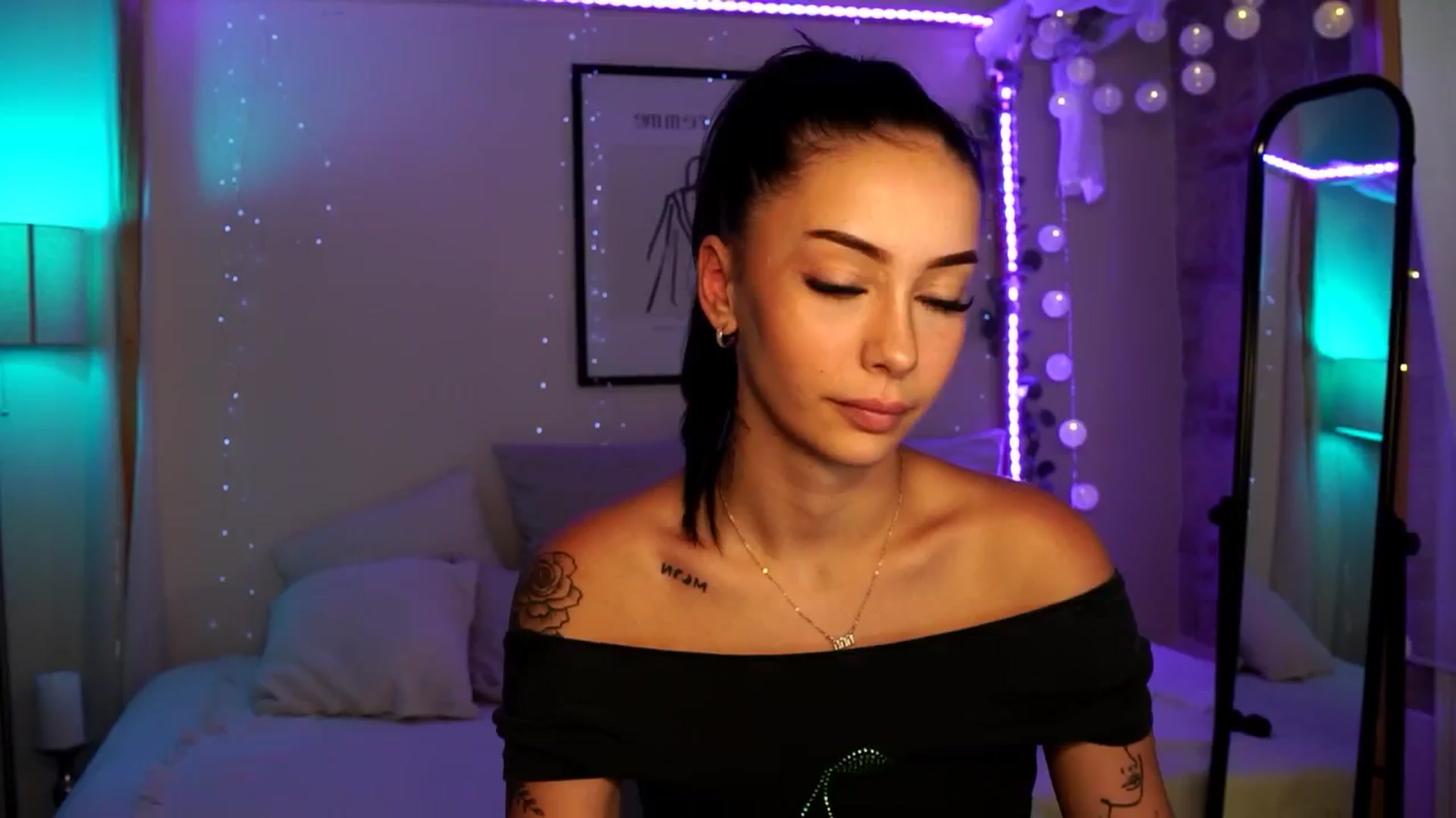 Gallery image thumbnail from Naomii18's myfreecams stream on, 06/08/2024, 11:26 image 16 of 20