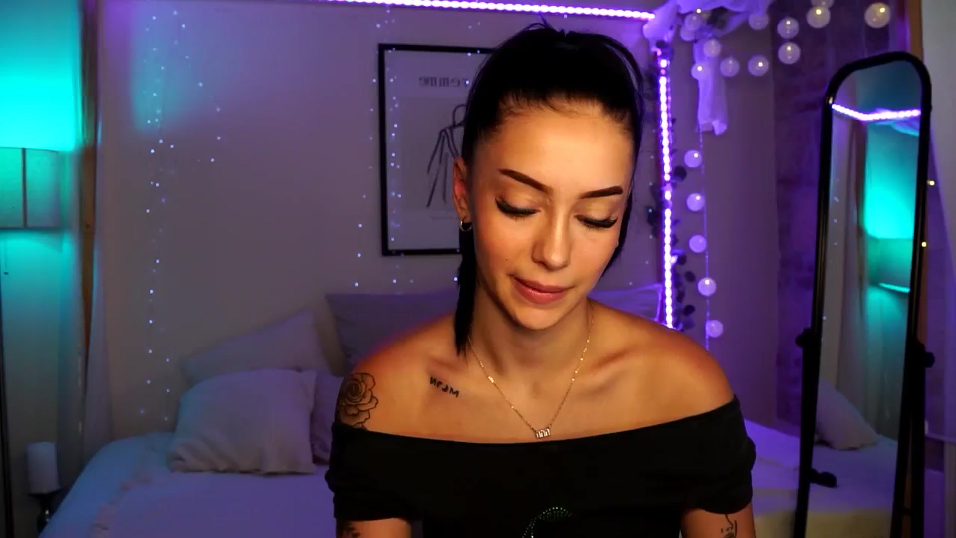 Gallery image thumbnail from Naomii18's myfreecams stream on, 06/08/2024, 11:26 image 17 of 20