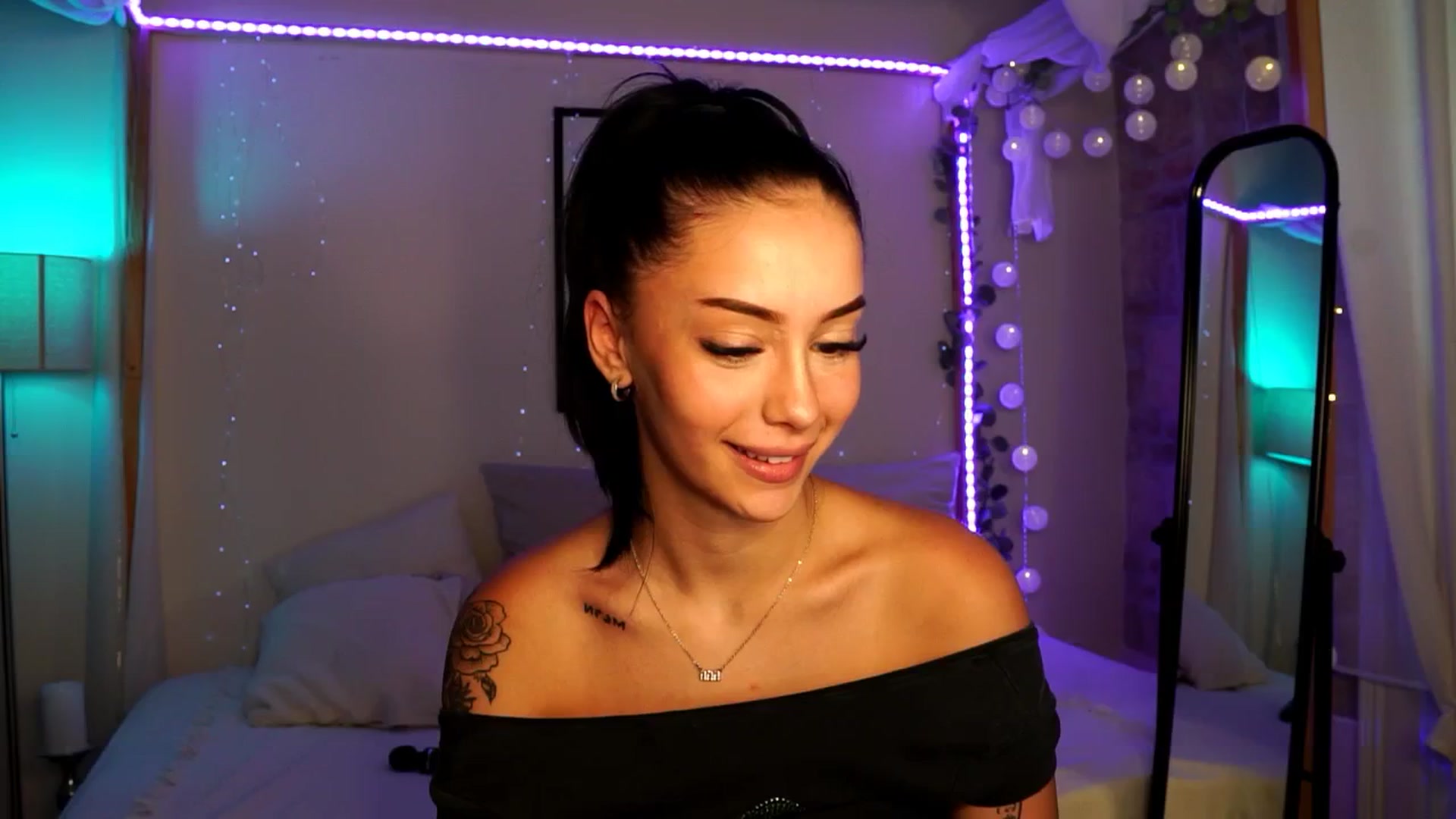 Gallery image thumbnail from Naomii18's myfreecams stream on, 06/08/2024, 13:22 image 4 of 20