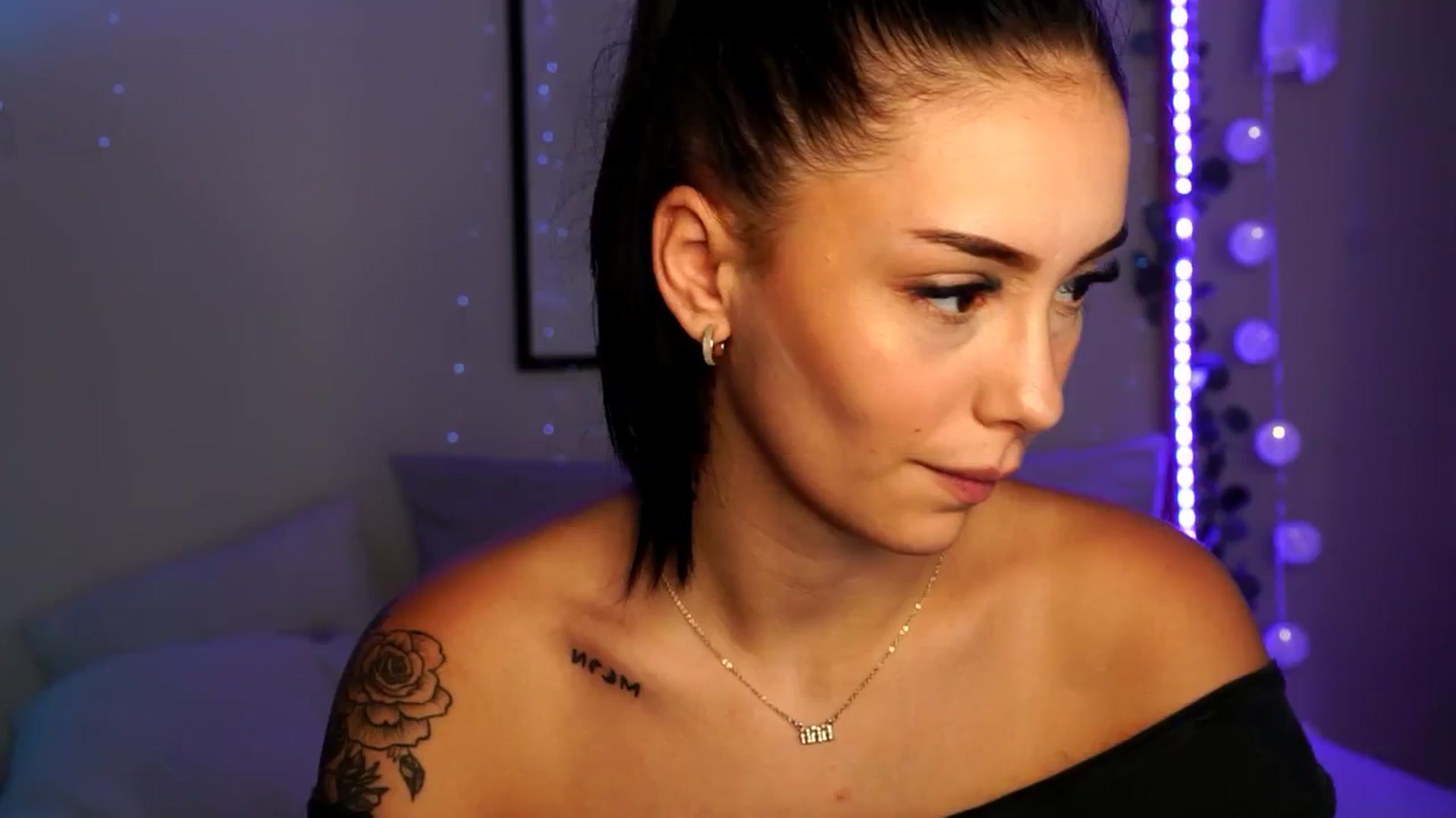 Gallery image thumbnail from Naomii18's myfreecams stream on, 06/08/2024, 13:22 image 18 of 20