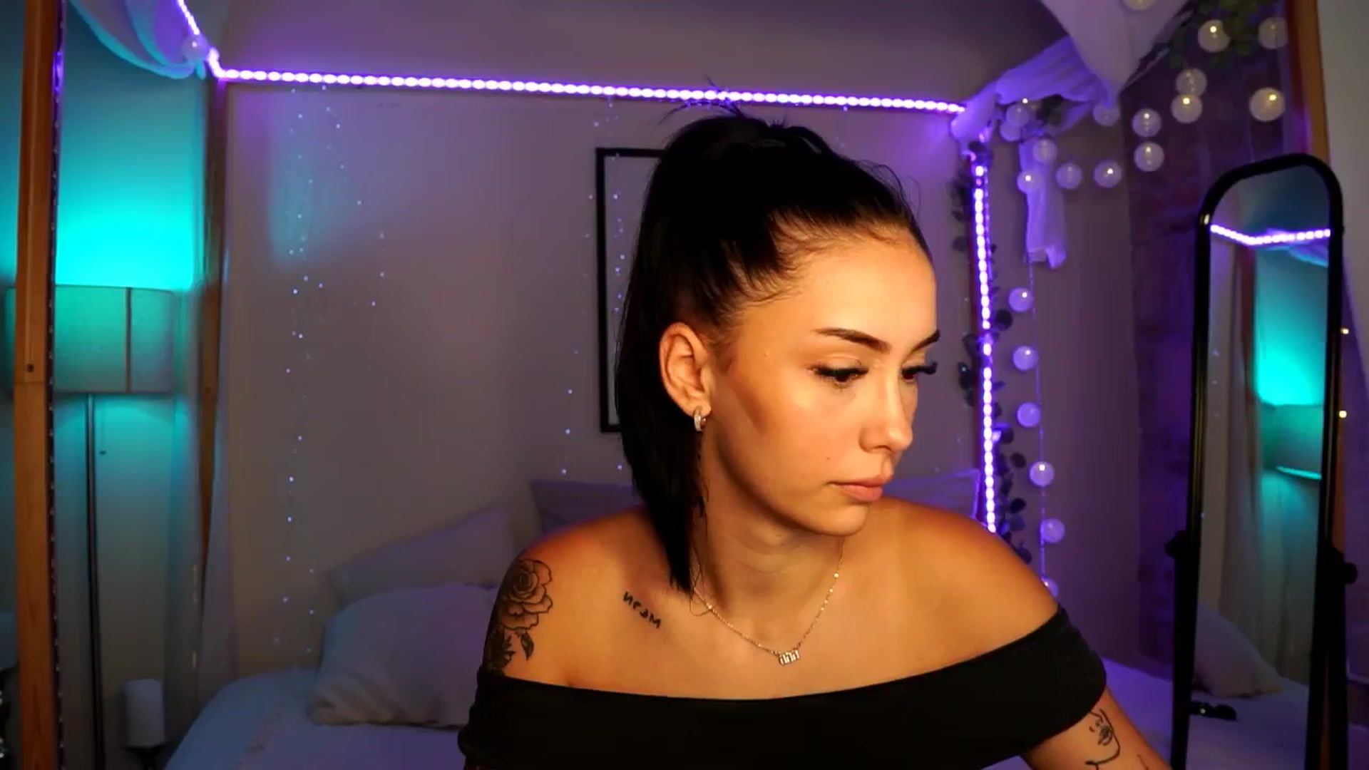 Gallery image thumbnail from Naomii18's myfreecams stream on, 06/08/2024, 13:22 image 14 of 20