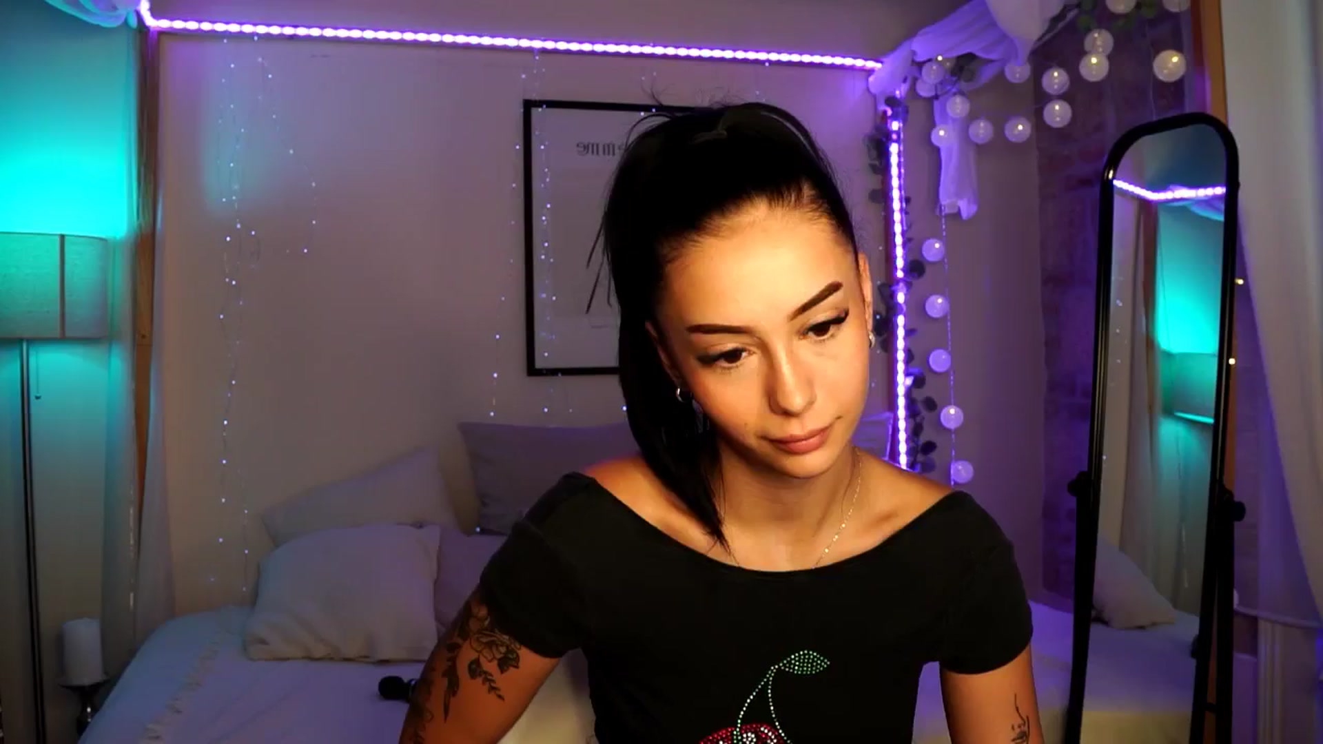 Gallery image thumbnail from Naomii18's myfreecams stream on, 06/08/2024, 13:22 image 1 of 20