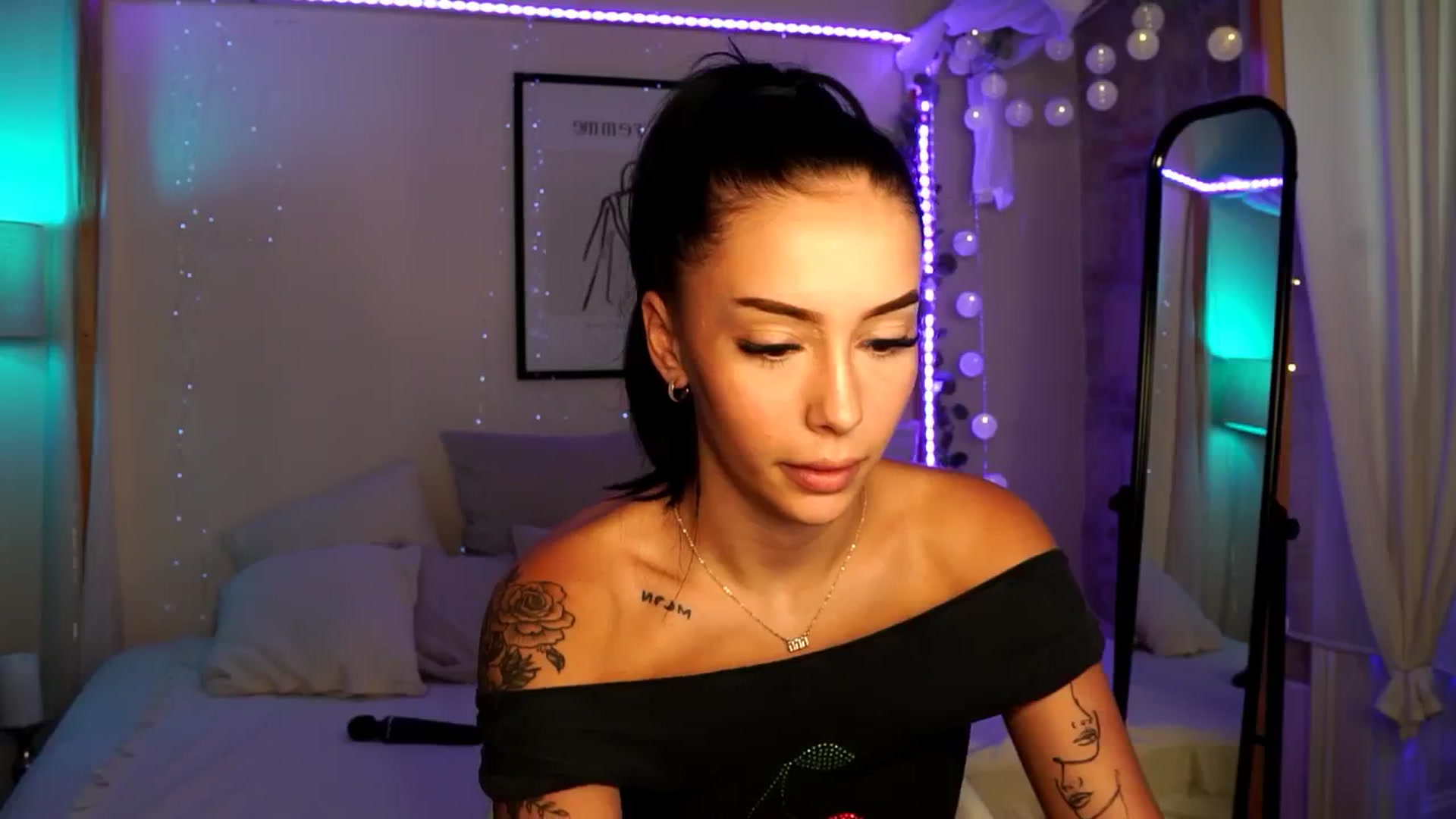 Gallery image thumbnail from Naomii18's myfreecams stream on, 06/08/2024, 13:22 image 8 of 20