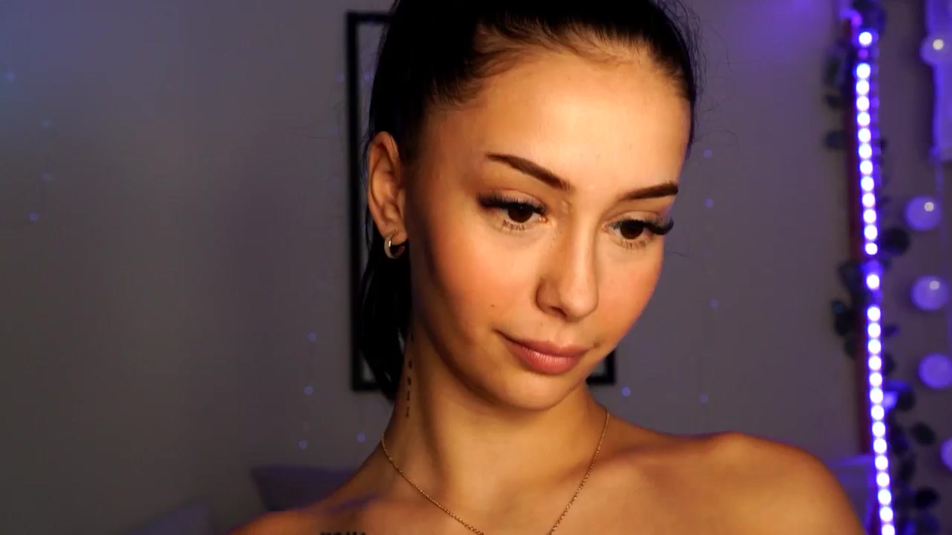 Gallery image thumbnail from Naomii18's myfreecams stream on, 06/09/2024, 15:44 image 14 of 20