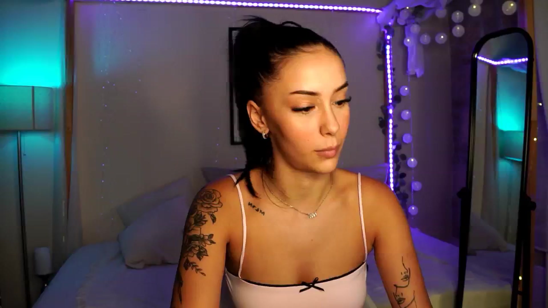 Gallery image thumbnail from Naomii18's myfreecams stream on, 06/09/2024, 16:55 image 14 of 20