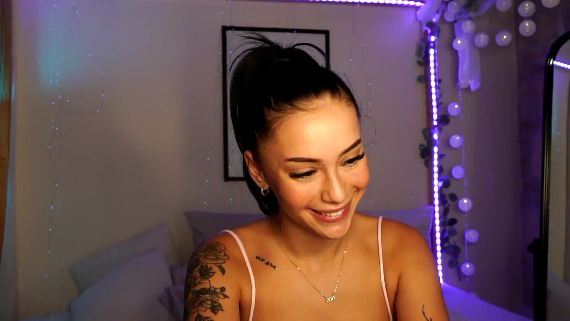 Gallery image thumbnail from Naomii18's myfreecams stream on, 06/09/2024, 16:55 image 8 of 20