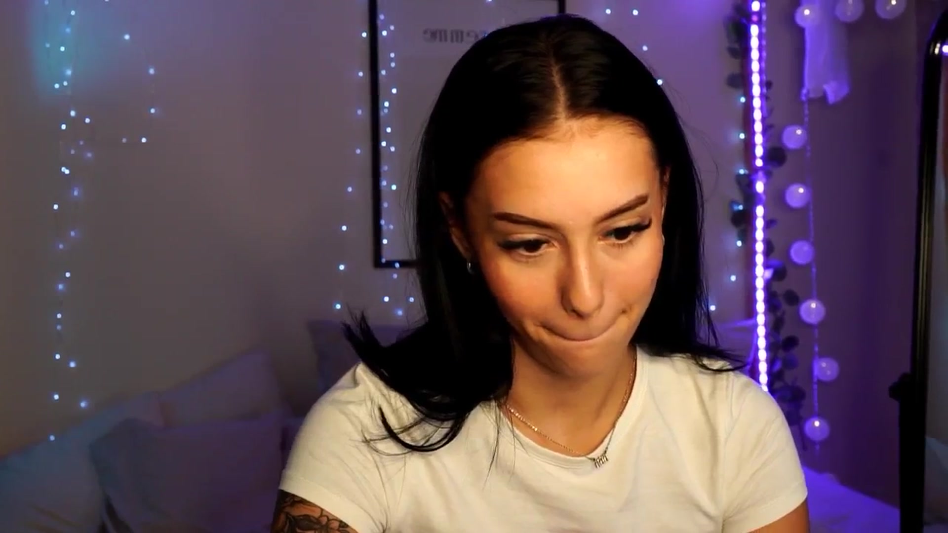 Gallery image thumbnail from Naomii18's myfreecams stream on, 06/10/2024, 13:48 image 19 of 20