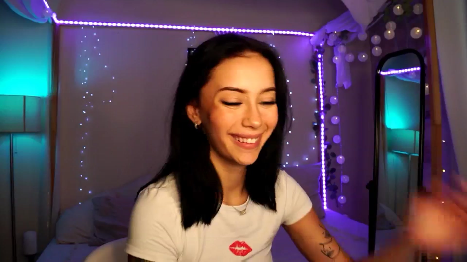 Gallery image thumbnail from Naomii18's myfreecams stream on, 06/10/2024, 13:48 image 5 of 20