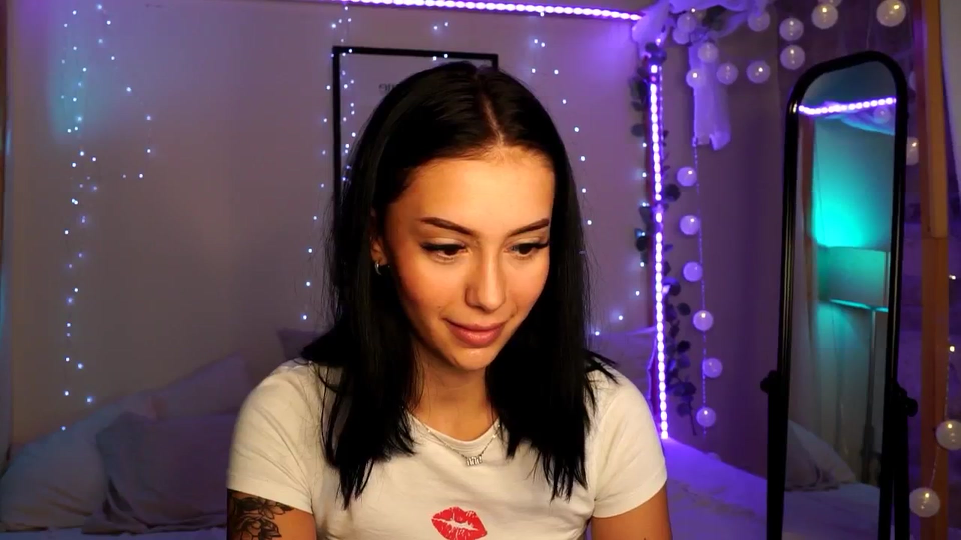 Gallery image thumbnail from Naomii18's myfreecams stream on, 06/10/2024, 13:48 image 16 of 20