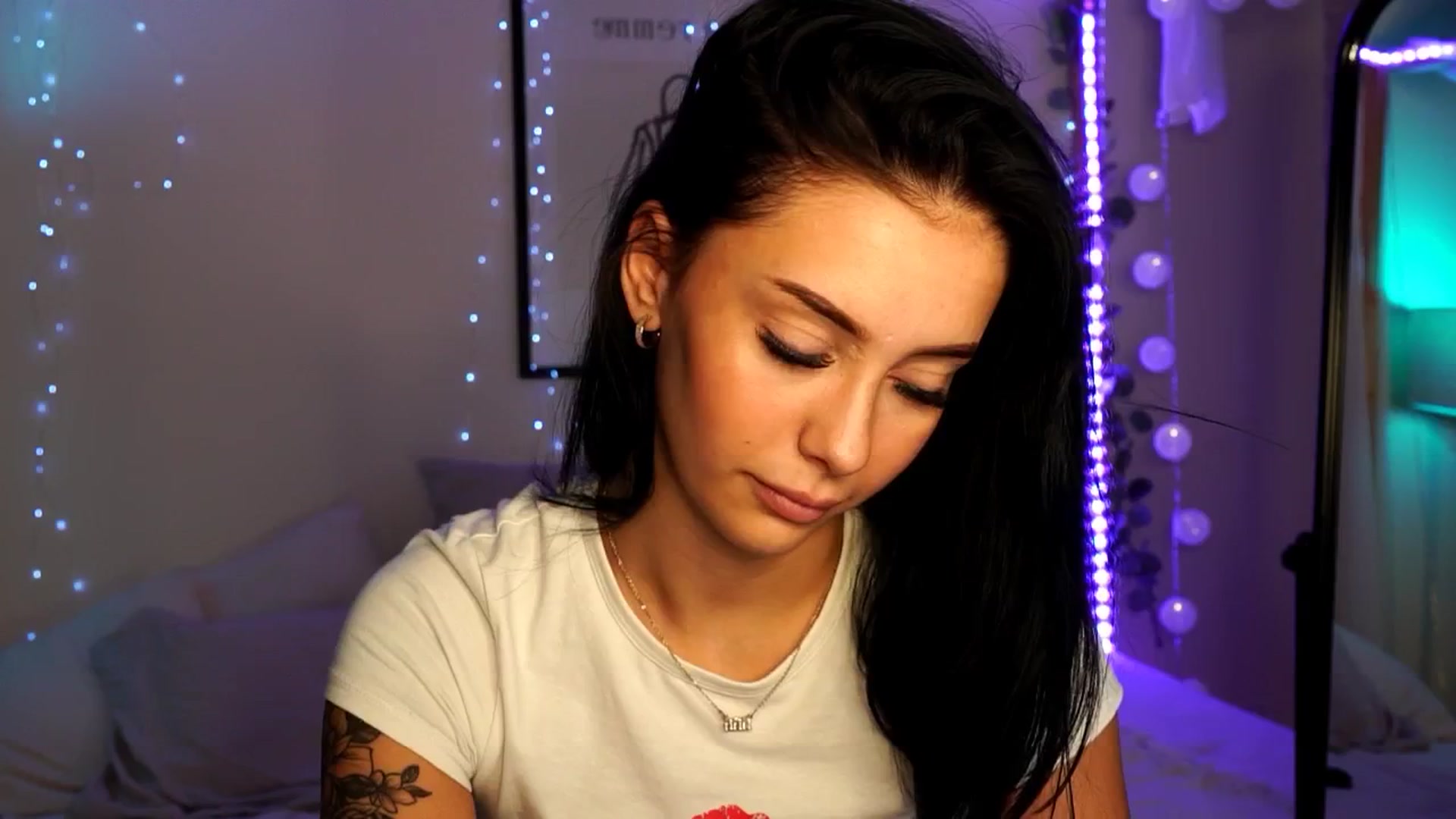 Gallery image thumbnail from Naomii18's myfreecams stream on, 06/10/2024, 13:48 image 10 of 20