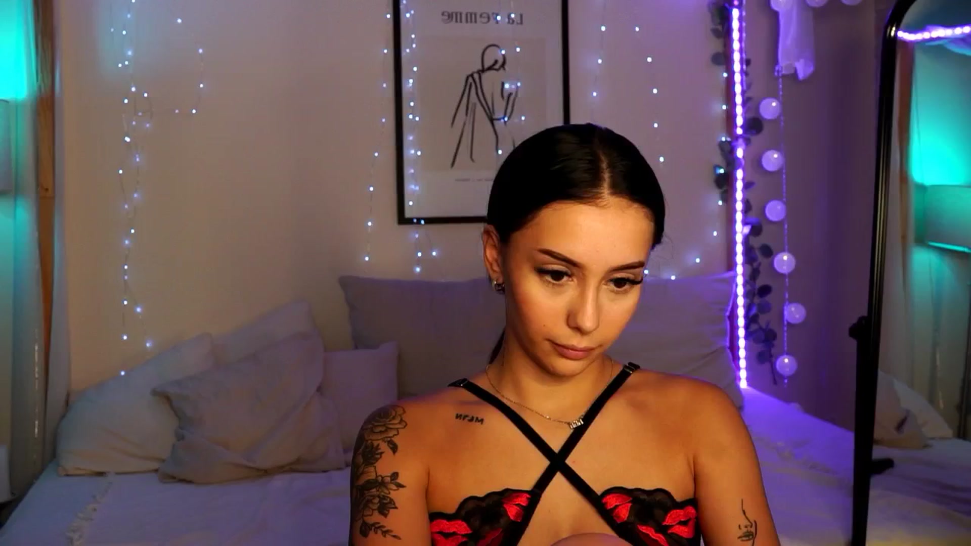 Gallery image thumbnail from Naomii18's myfreecams stream on, 06/10/2024, 16:32 image 16 of 20