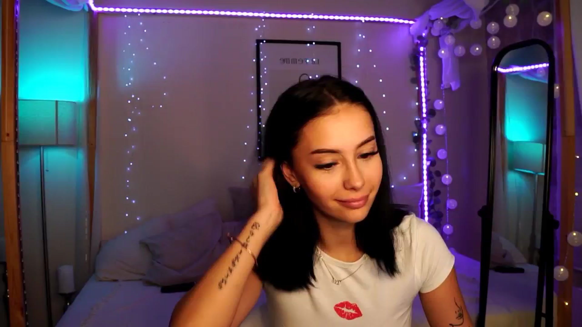 Gallery image thumbnail from Naomii18's myfreecams stream on, 06/10/2024, 16:32 image 2 of 20