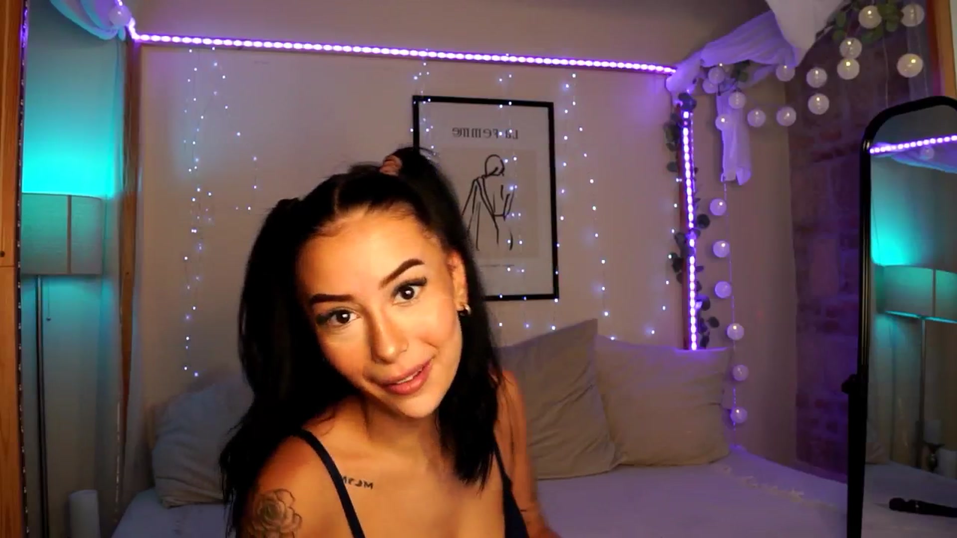 Gallery image thumbnail from Naomii18's myfreecams stream on, 06/11/2024, 13:00 image 3 of 20