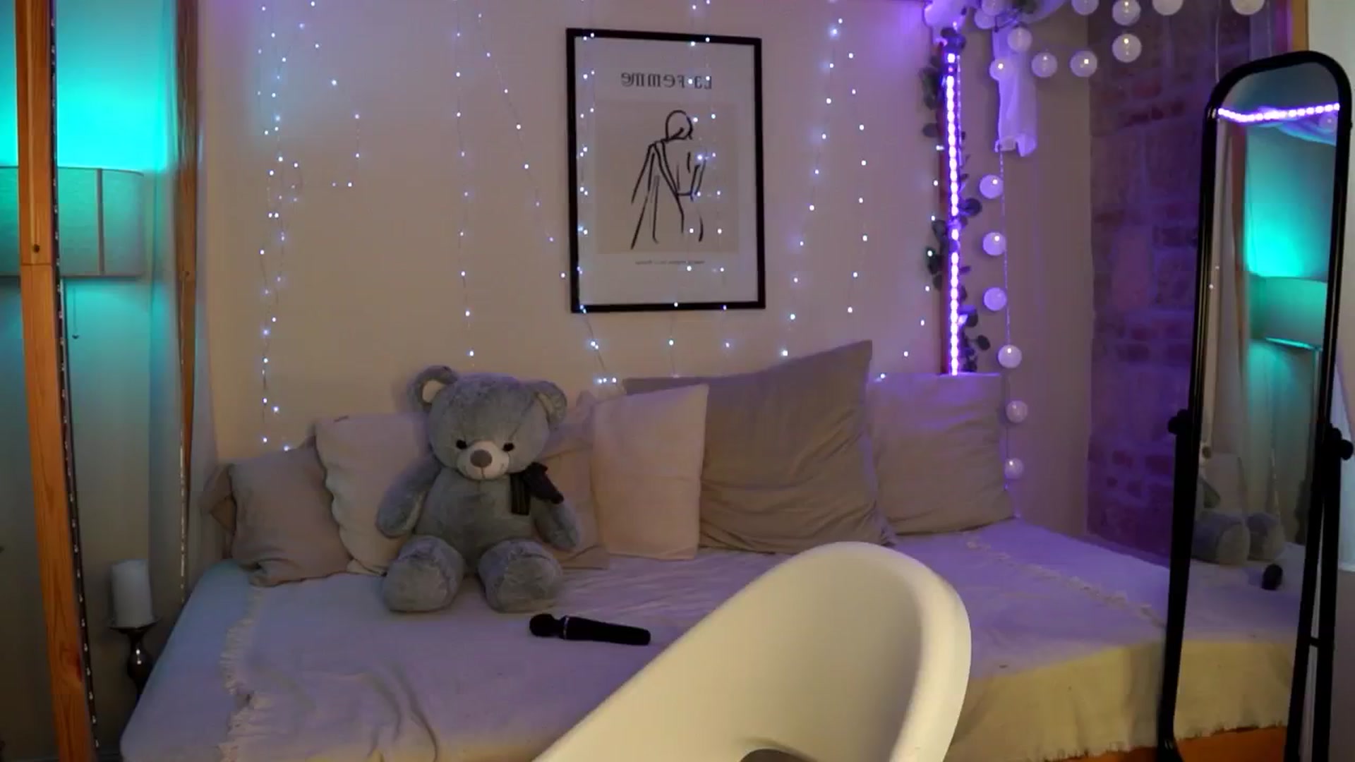 Gallery image thumbnail from Naomii18's myfreecams stream on, 06/12/2024, 13:22 image 16 of 20