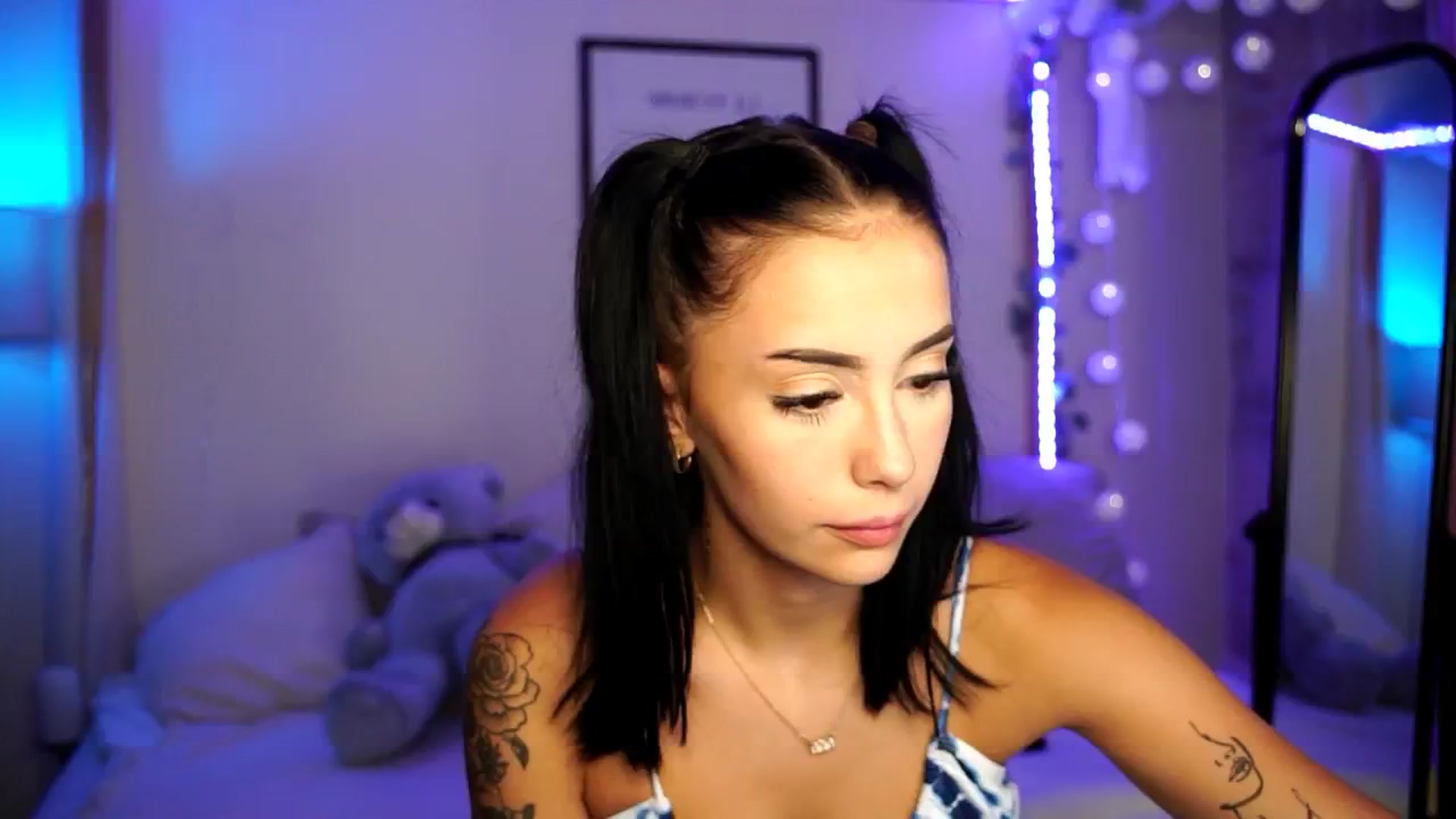Gallery image thumbnail from Naomii18's myfreecams stream on, 06/16/2024, 17:15 image 1 of 20