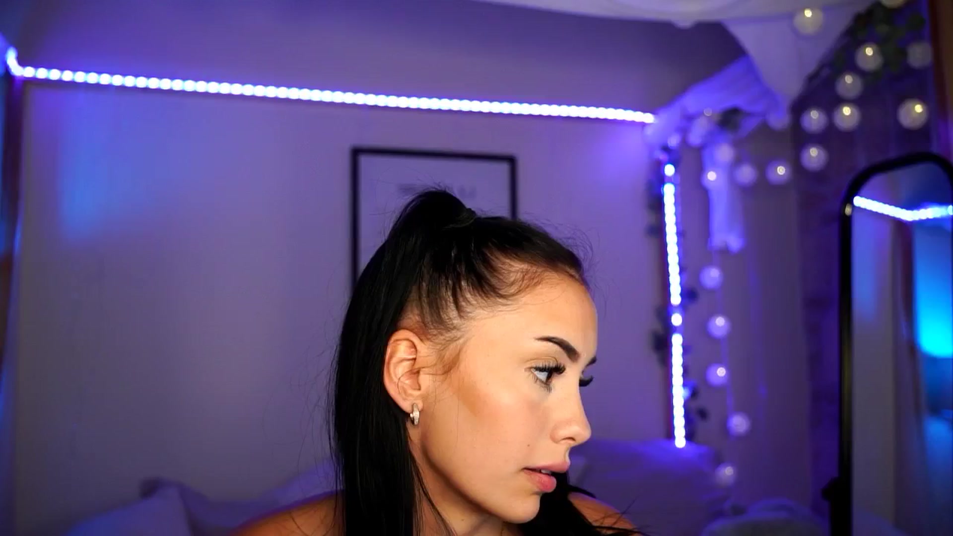Gallery image thumbnail from Naomii18's myfreecams stream on, 06/16/2024, 17:15 image 20 of 20