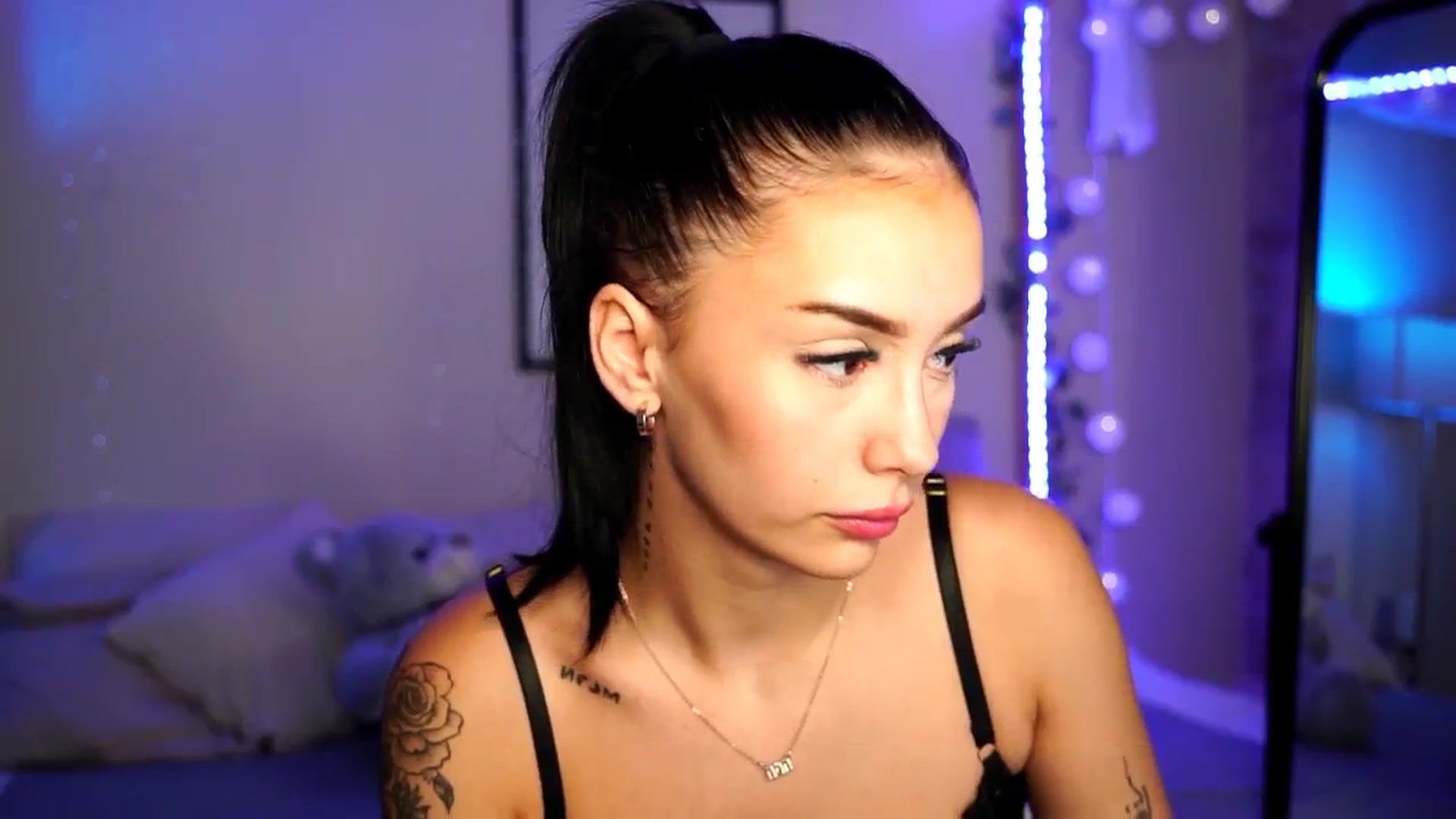 Gallery image thumbnail from Naomii18's myfreecams stream on, 06/21/2024, 16:06 image 12 of 20